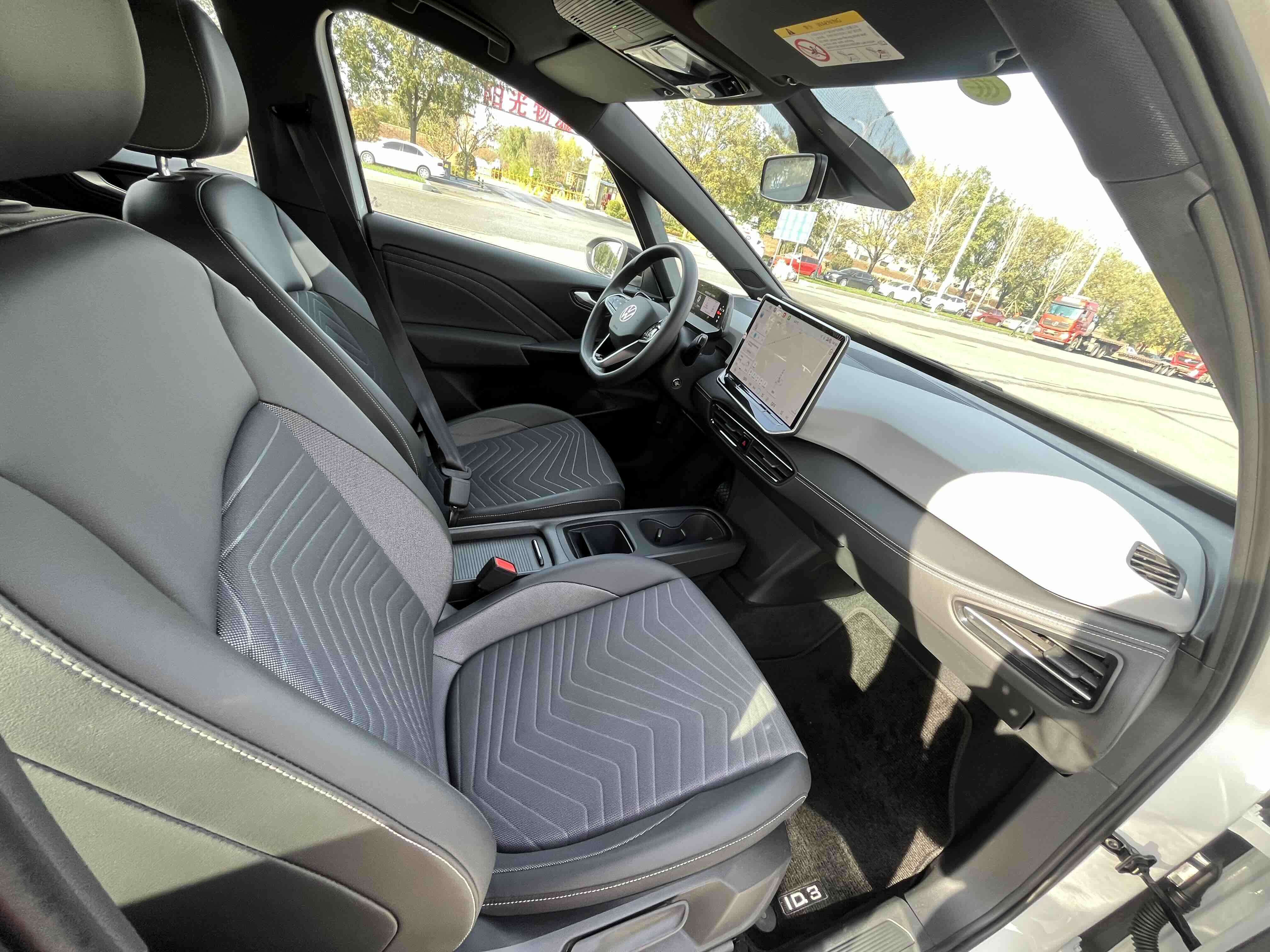 Volkswagen ID.3 2025 immagine di auto #18