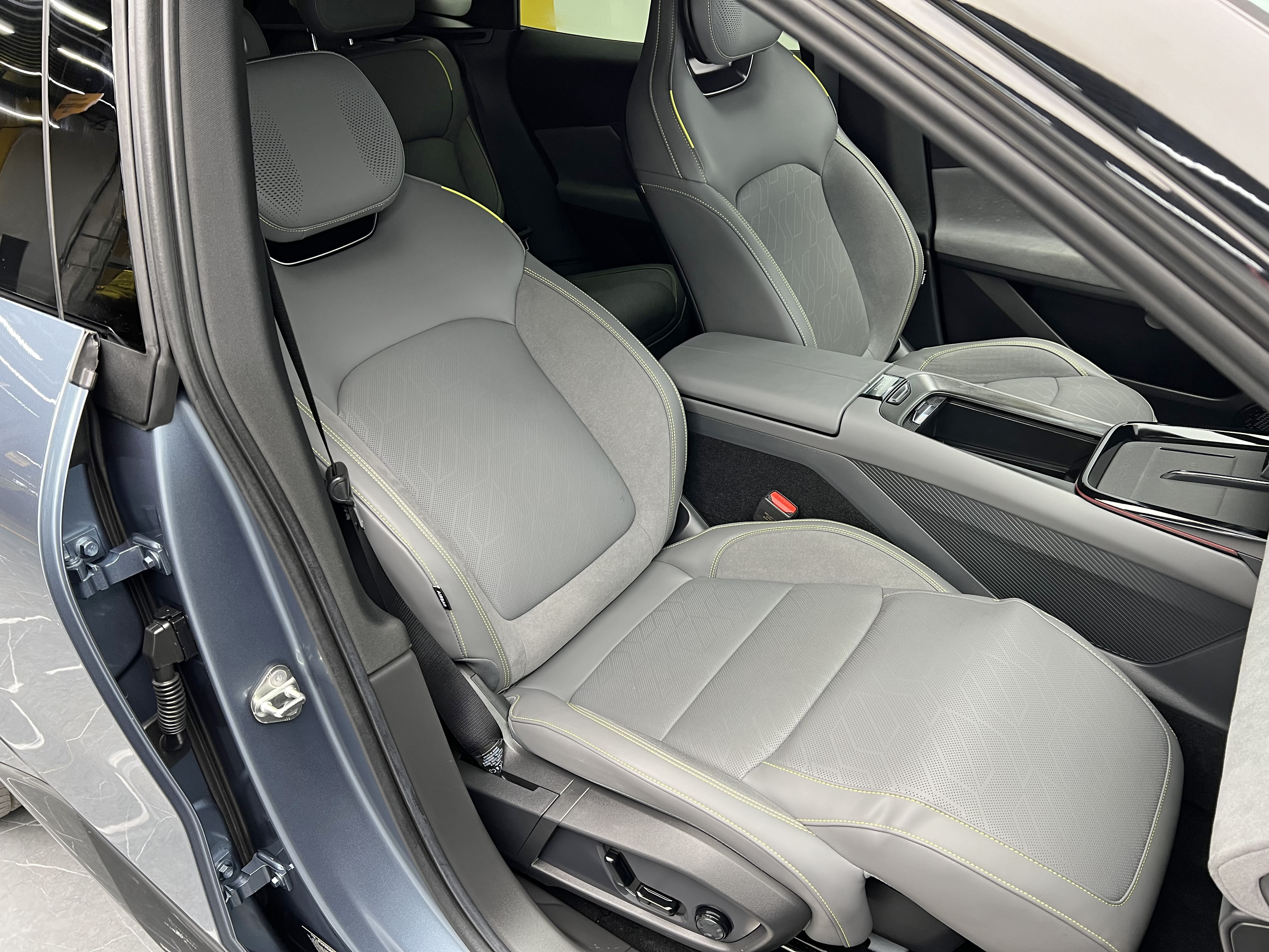 Lynk & Co 08 EM-P 2024 #18 Lynk & Co 08 EM-P 2024 car image #18
