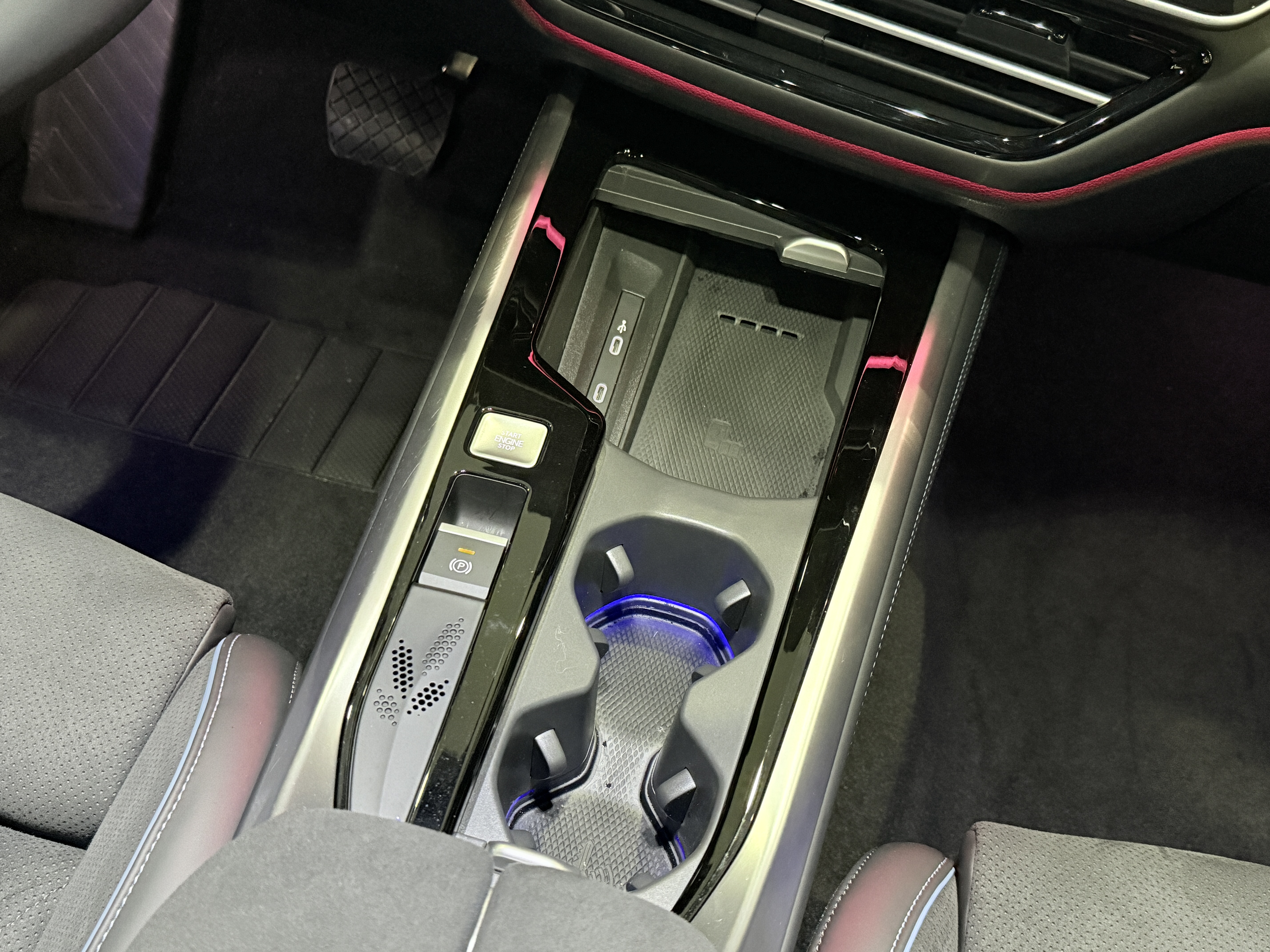 Volkswagen Passat 2024 car image #18