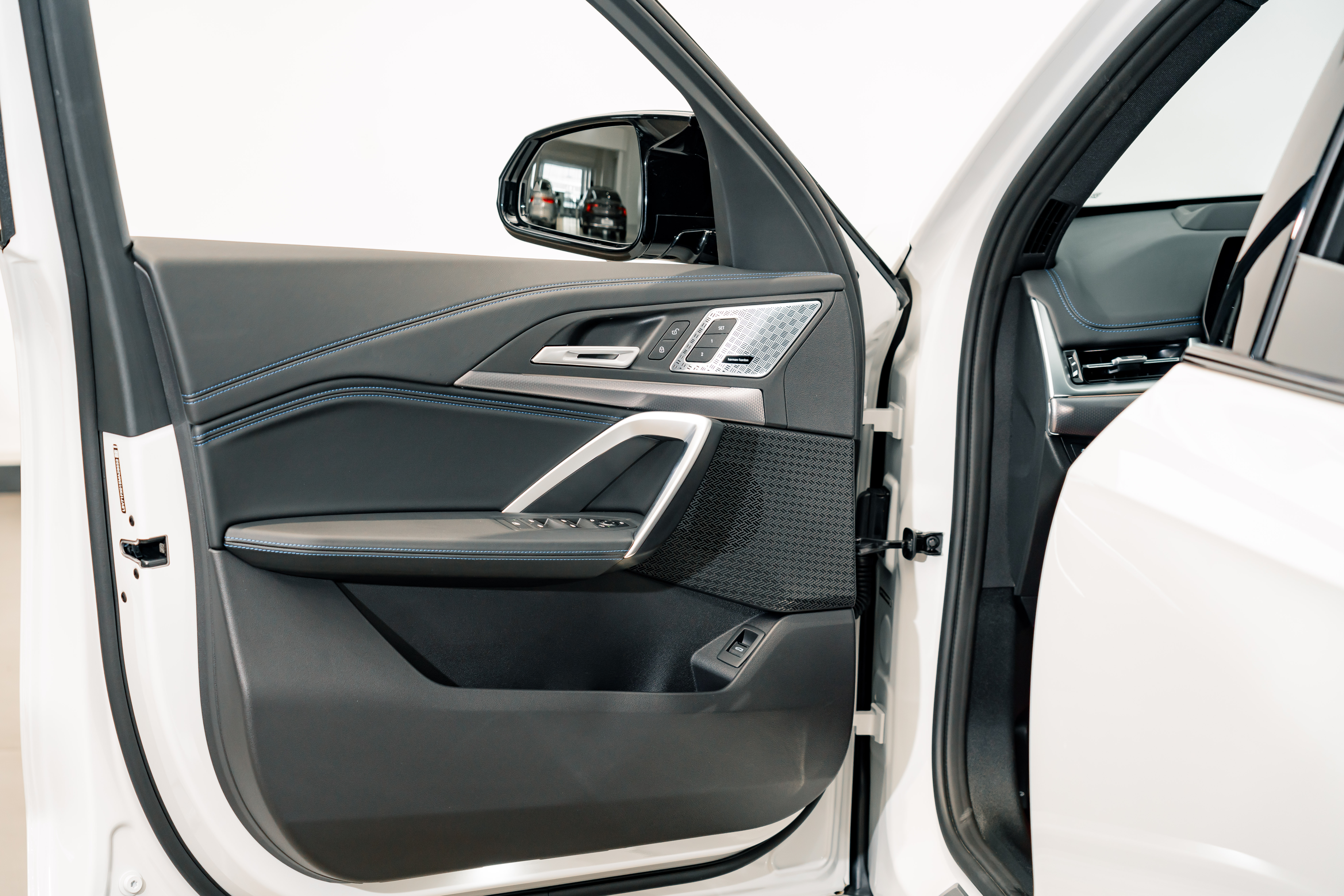 BMW X1 M35Li 2025 car image #18