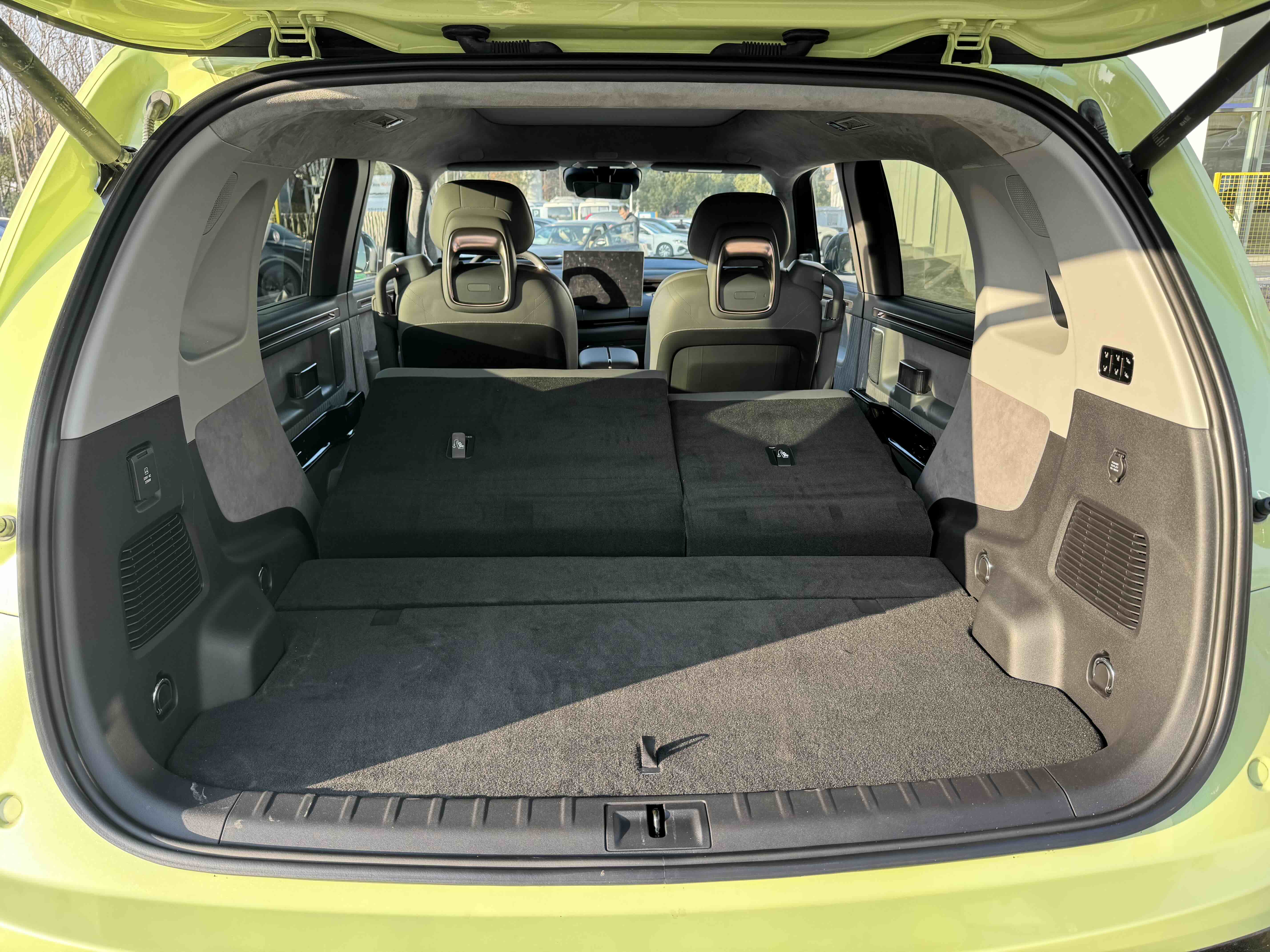 极氪 极氪MIX 2024 汽车图片 #18