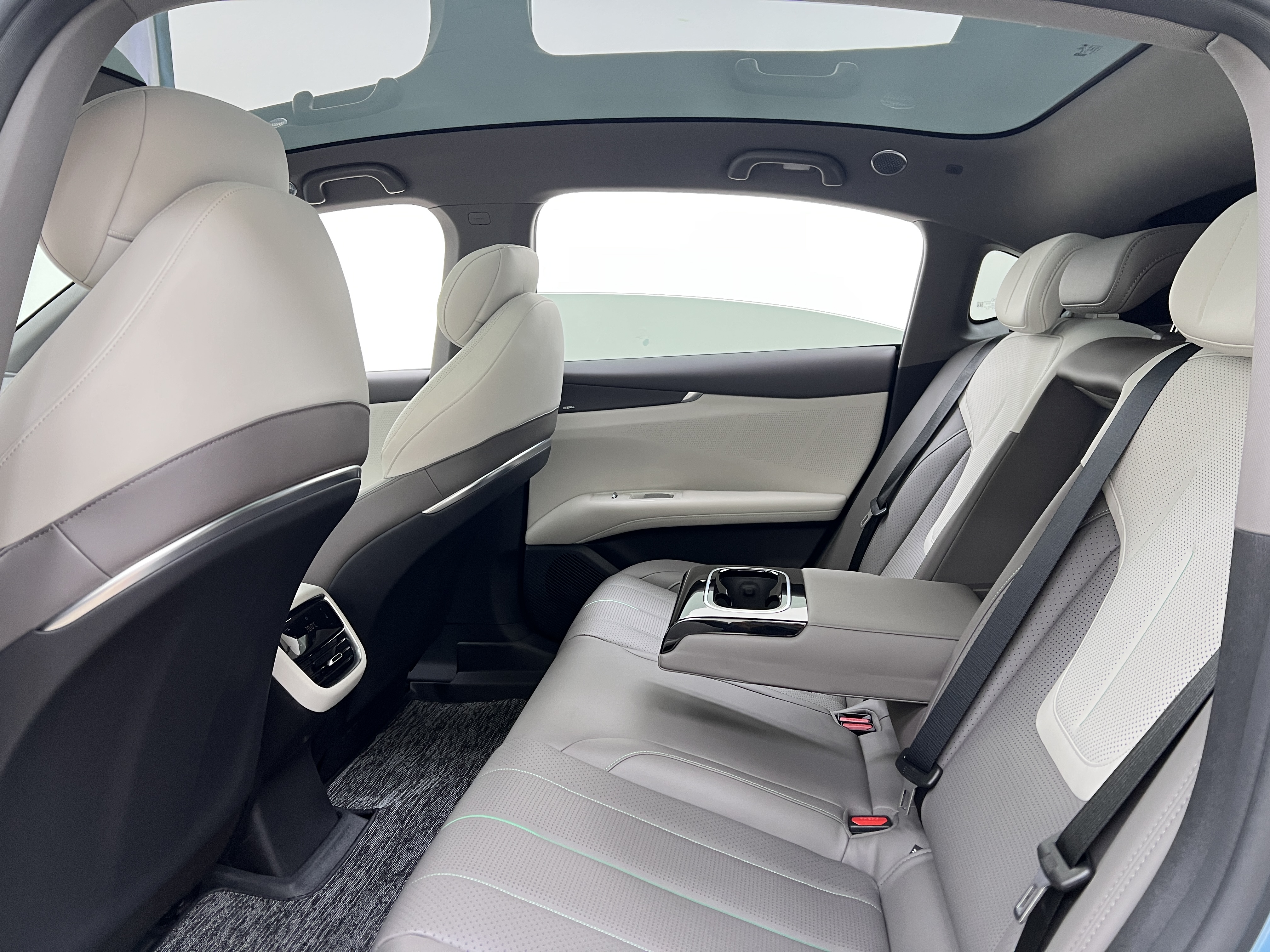 Deepal L07 2024 изображение автомобиля #18