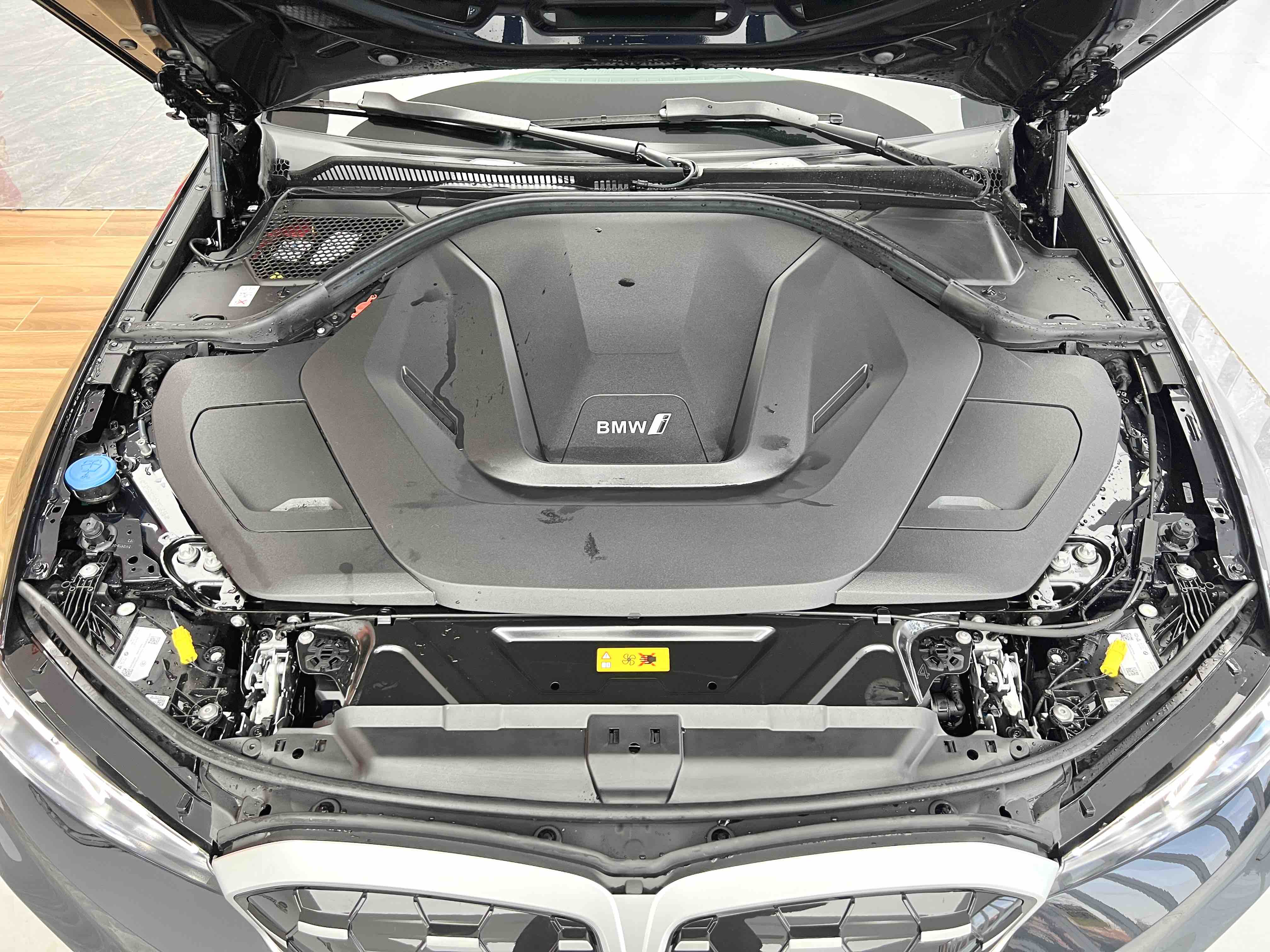 BMW i3 2024 car image #18