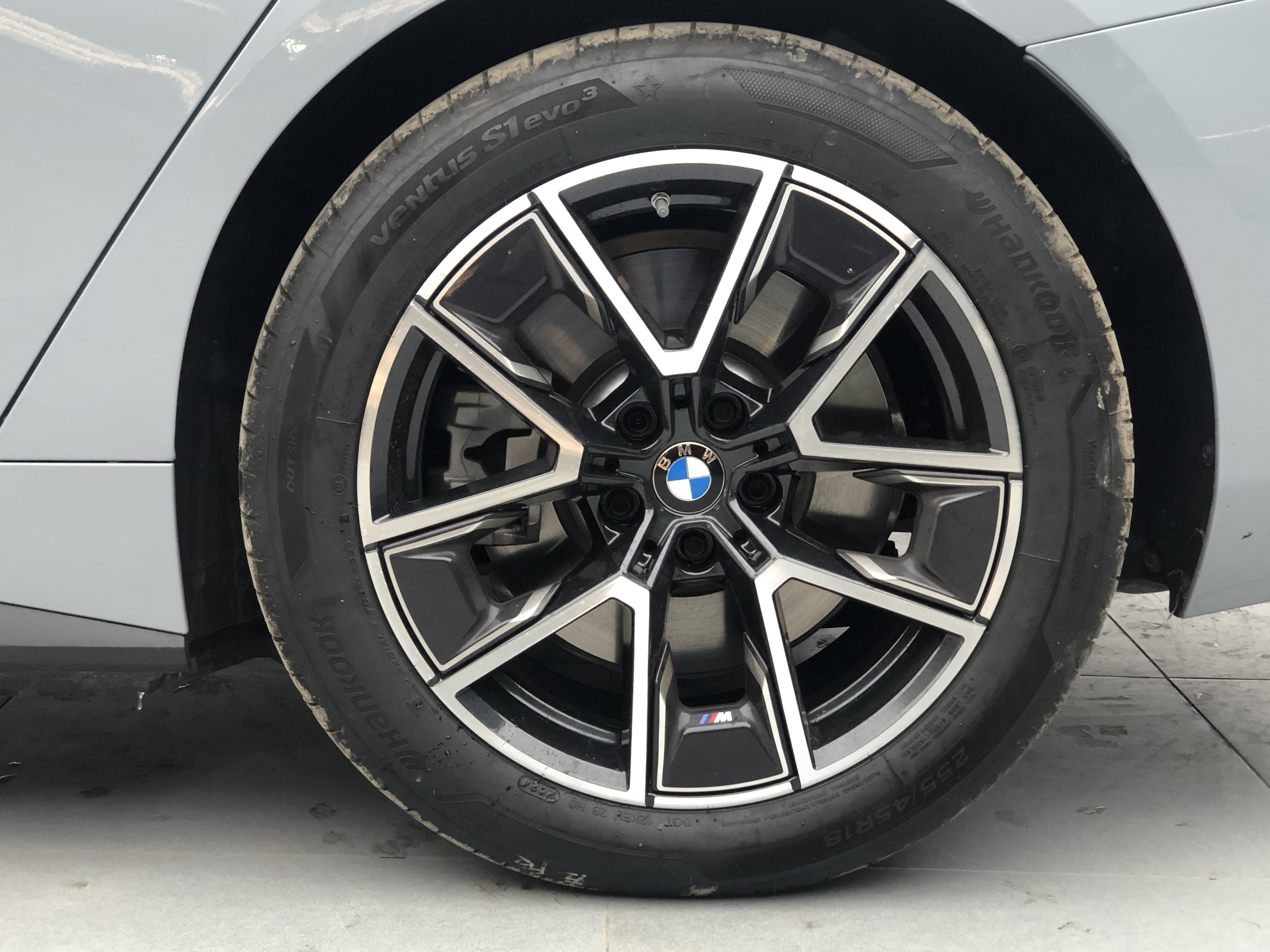 BMW i4 2025 car image #18