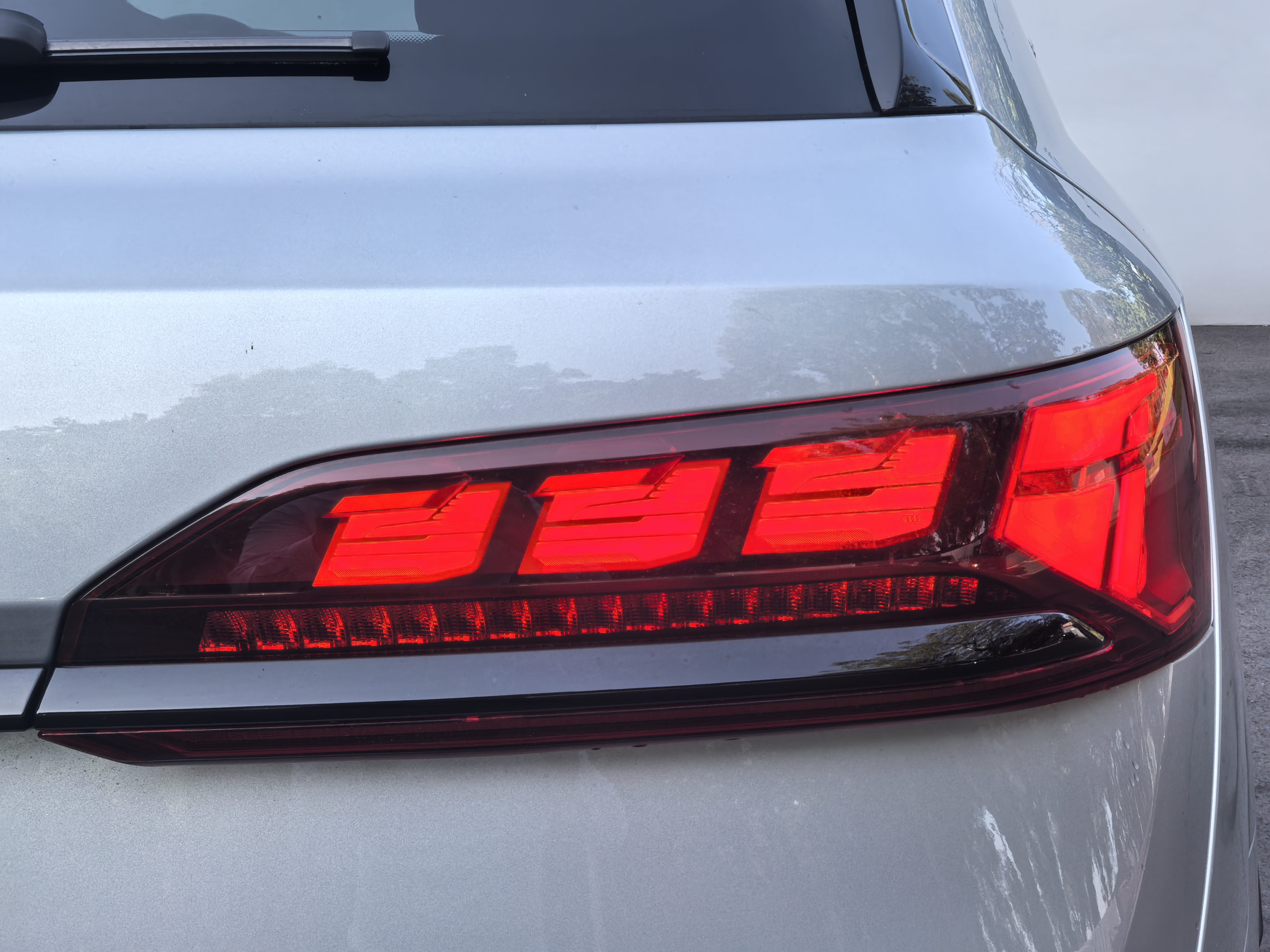 Audi SQ7 2024 car image #18