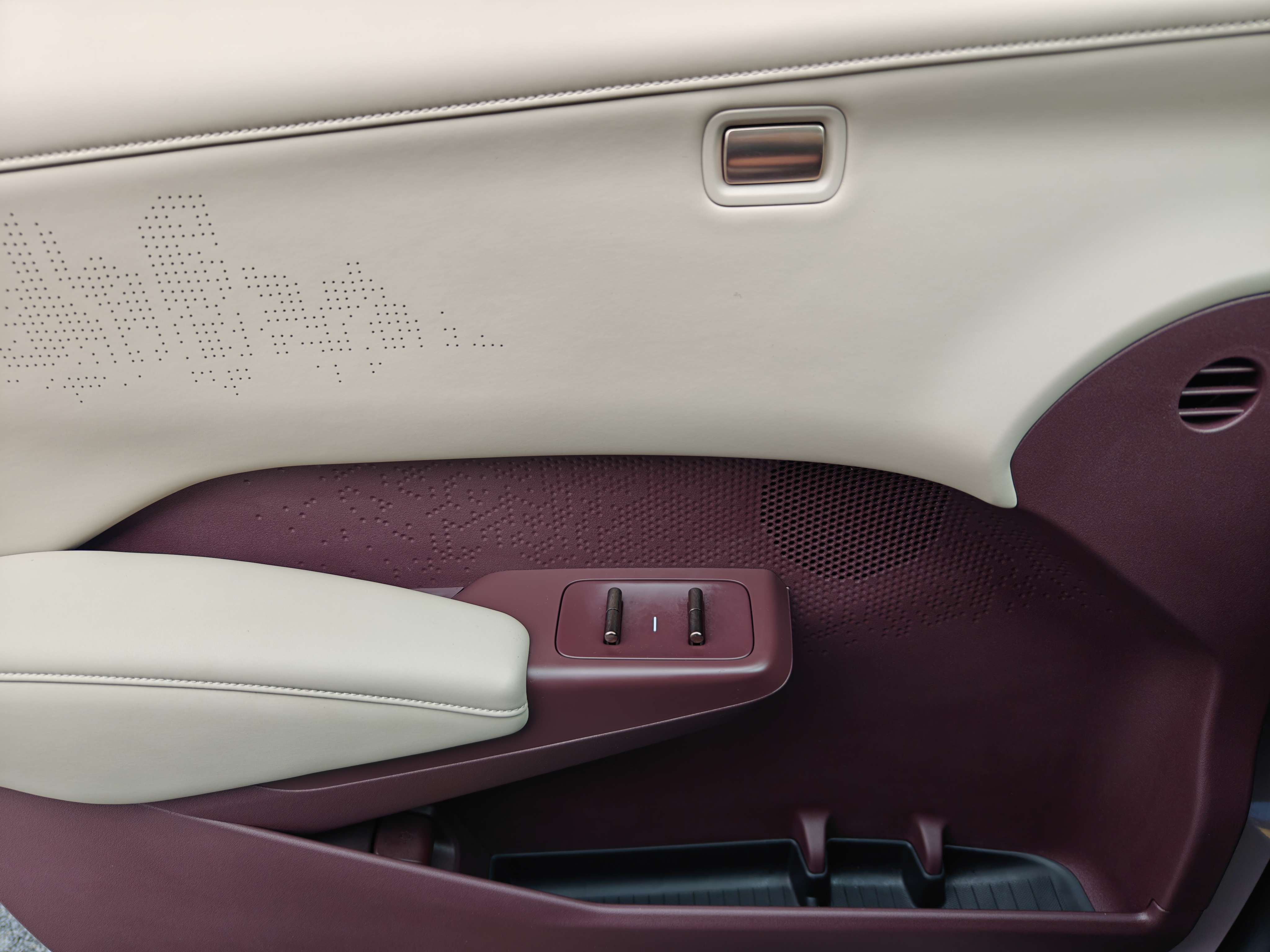 Zeekr X 2024 car image #18