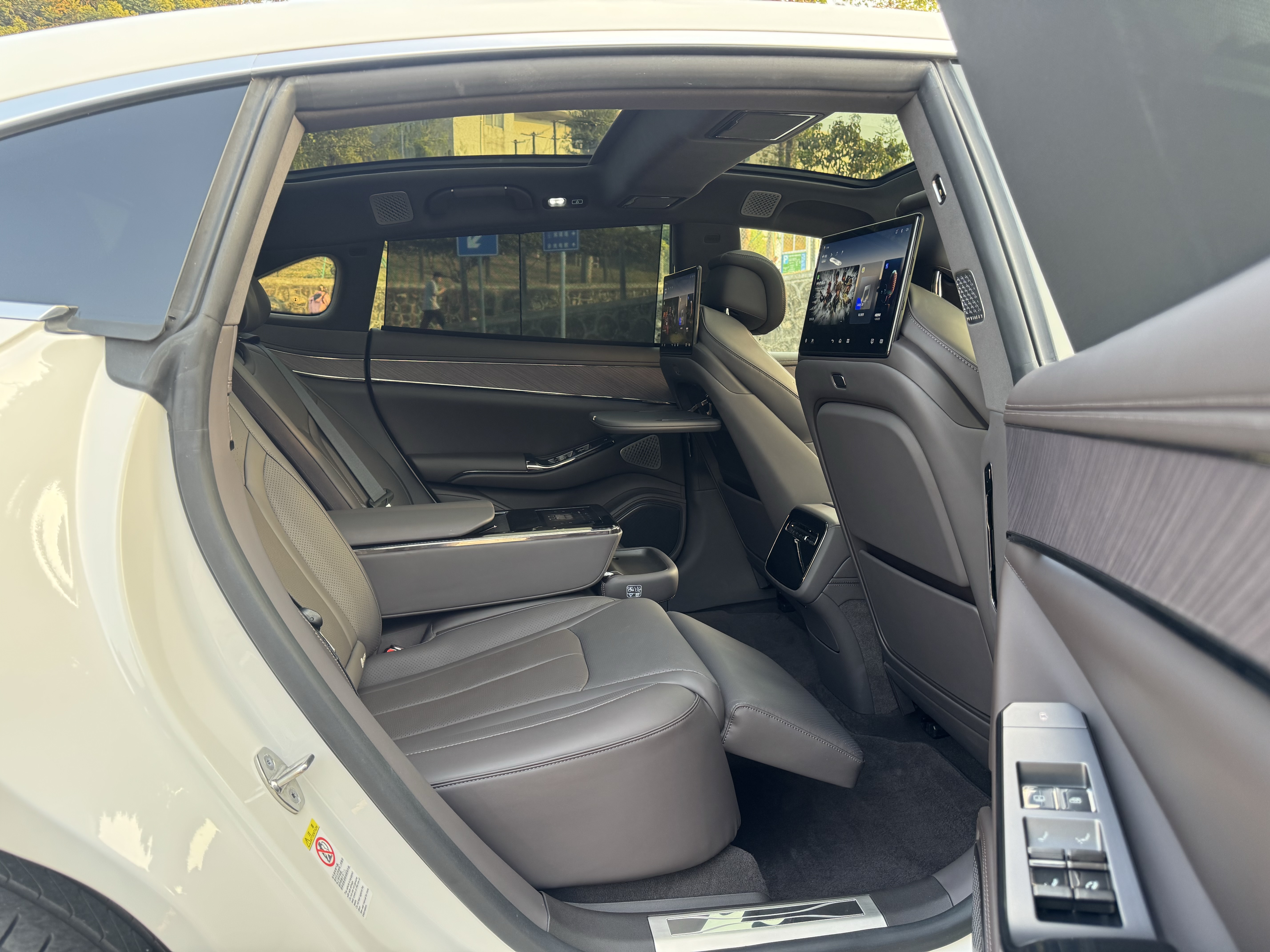 Denza Z9 2025 car image #18