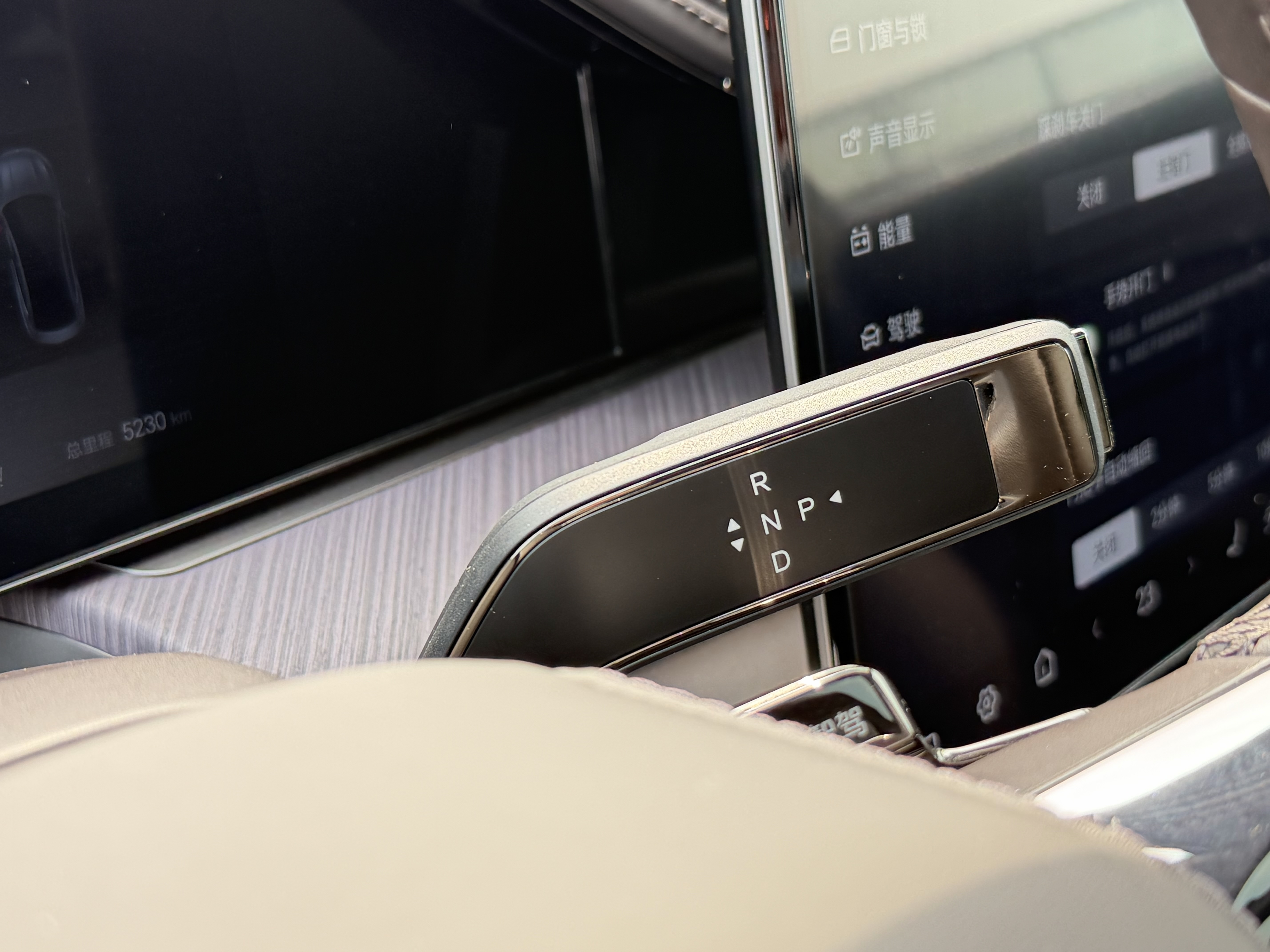 Denza Z9 2024 صورة سيارة #18