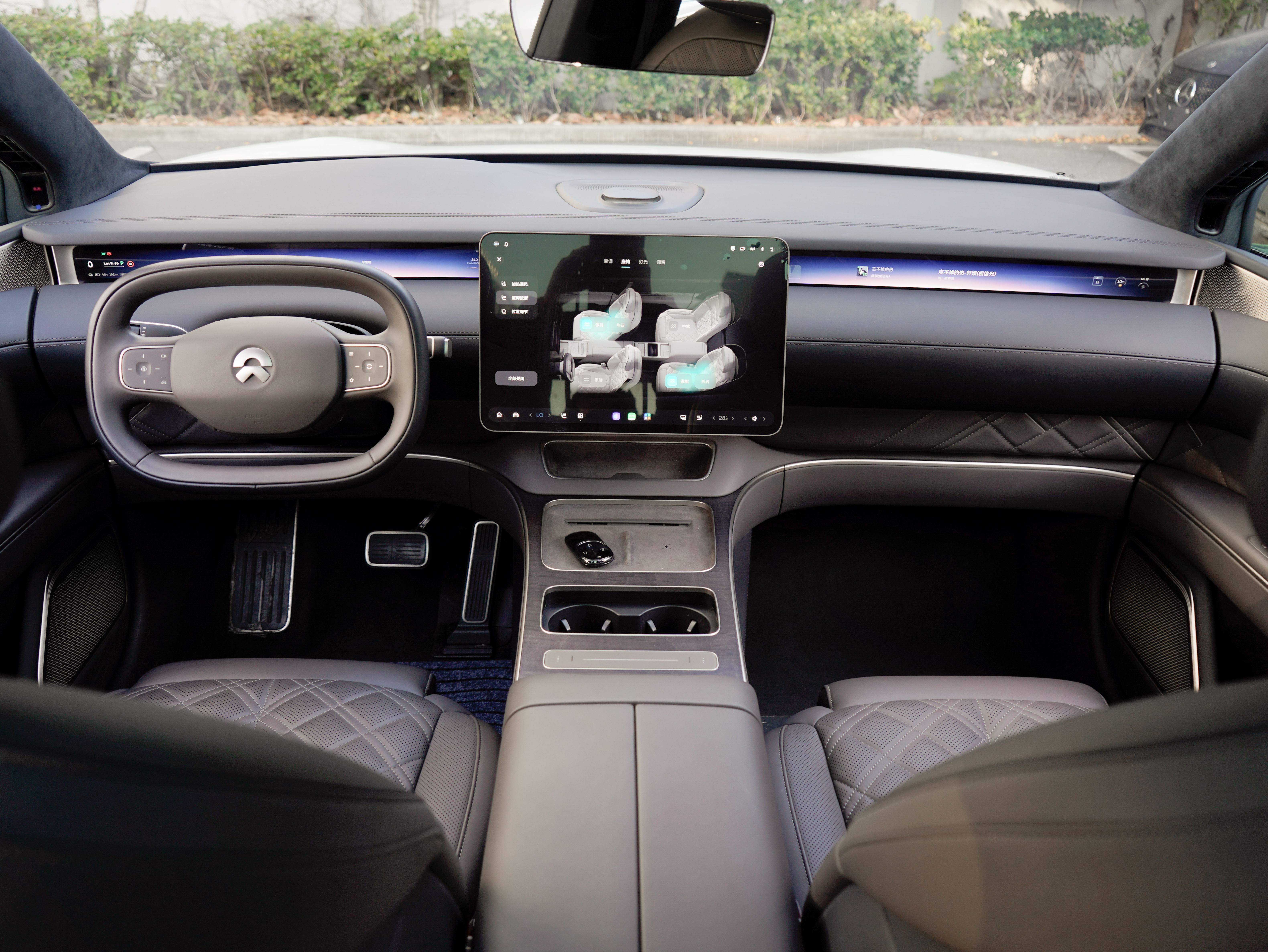 NIO ET9 2025 car image #18