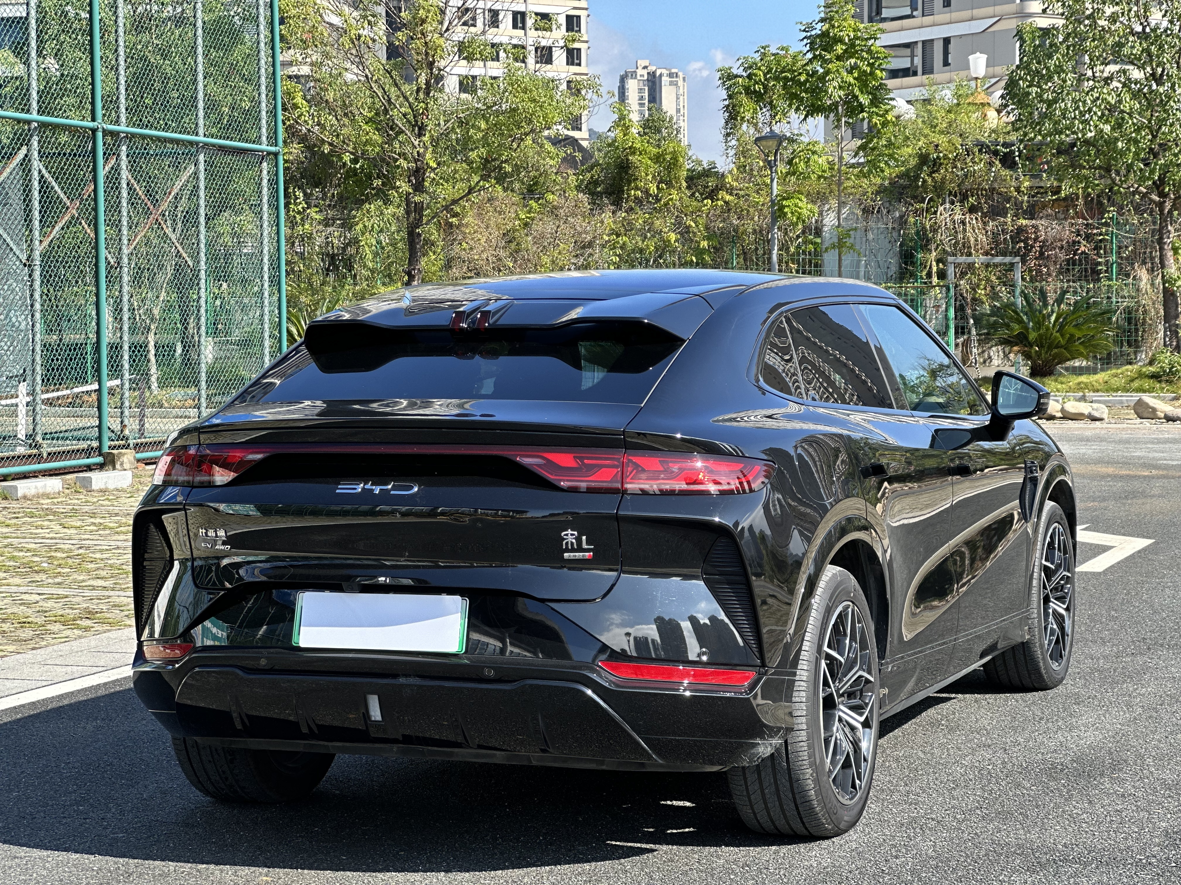 BYD SongL EV 2025 #18 BYD SongL EV 2025 car image #18