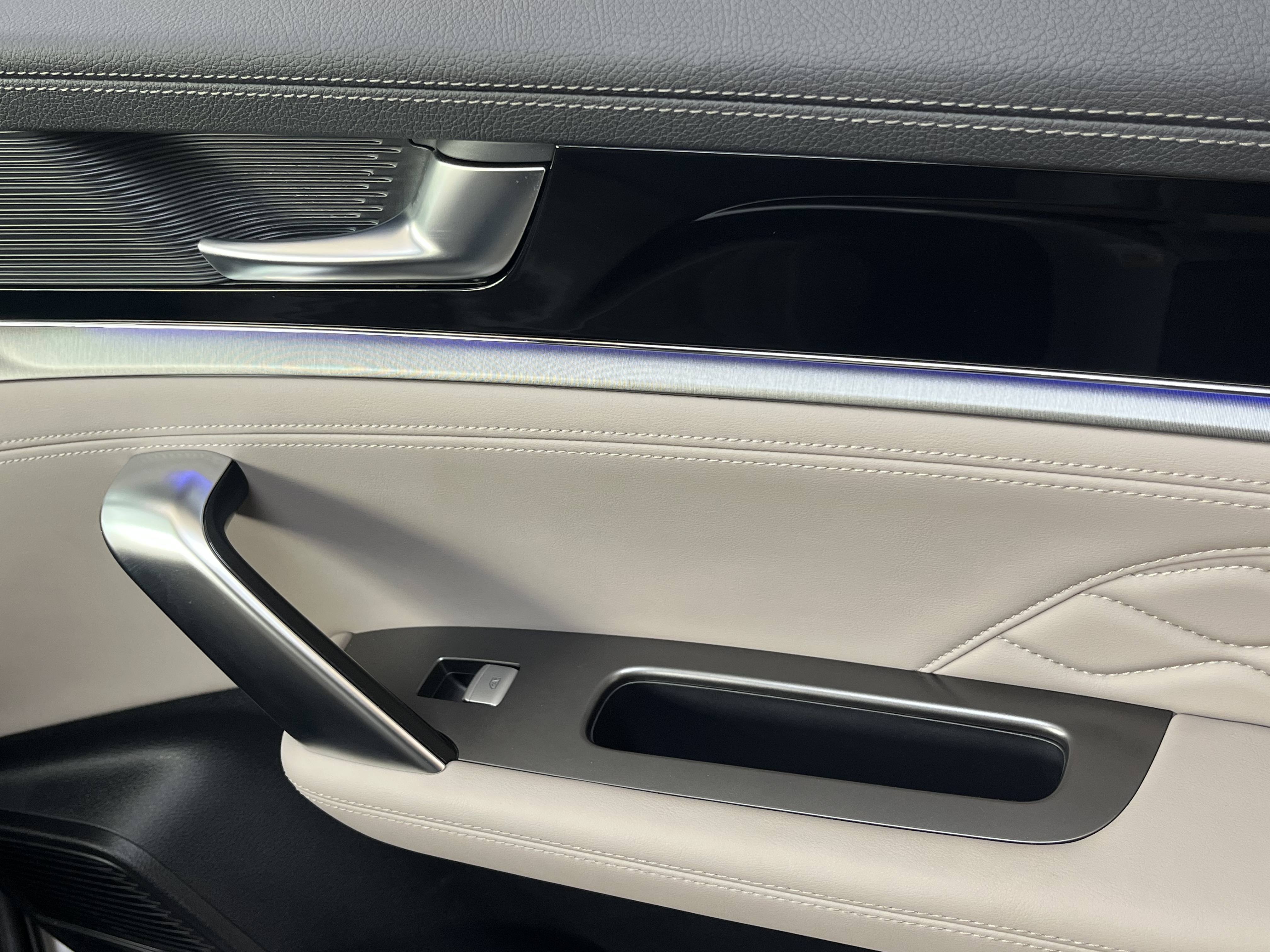 BYD Tang New Energy 2025 car image #18