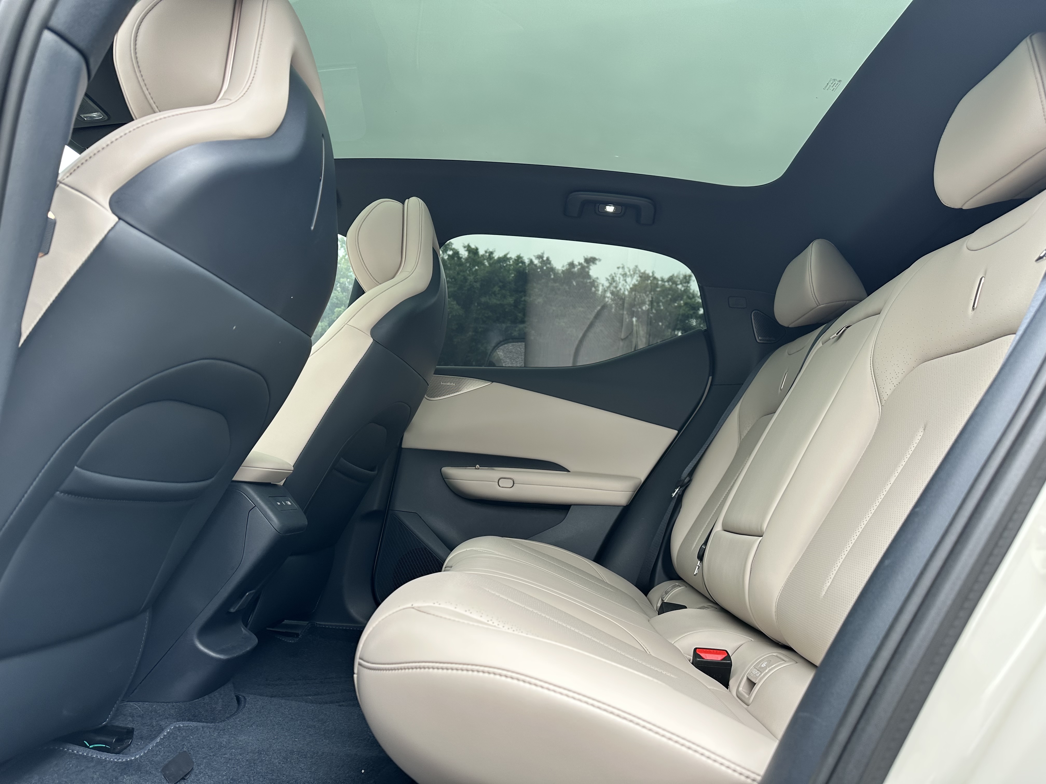 Lynk & Co Z20 2025 car image #18