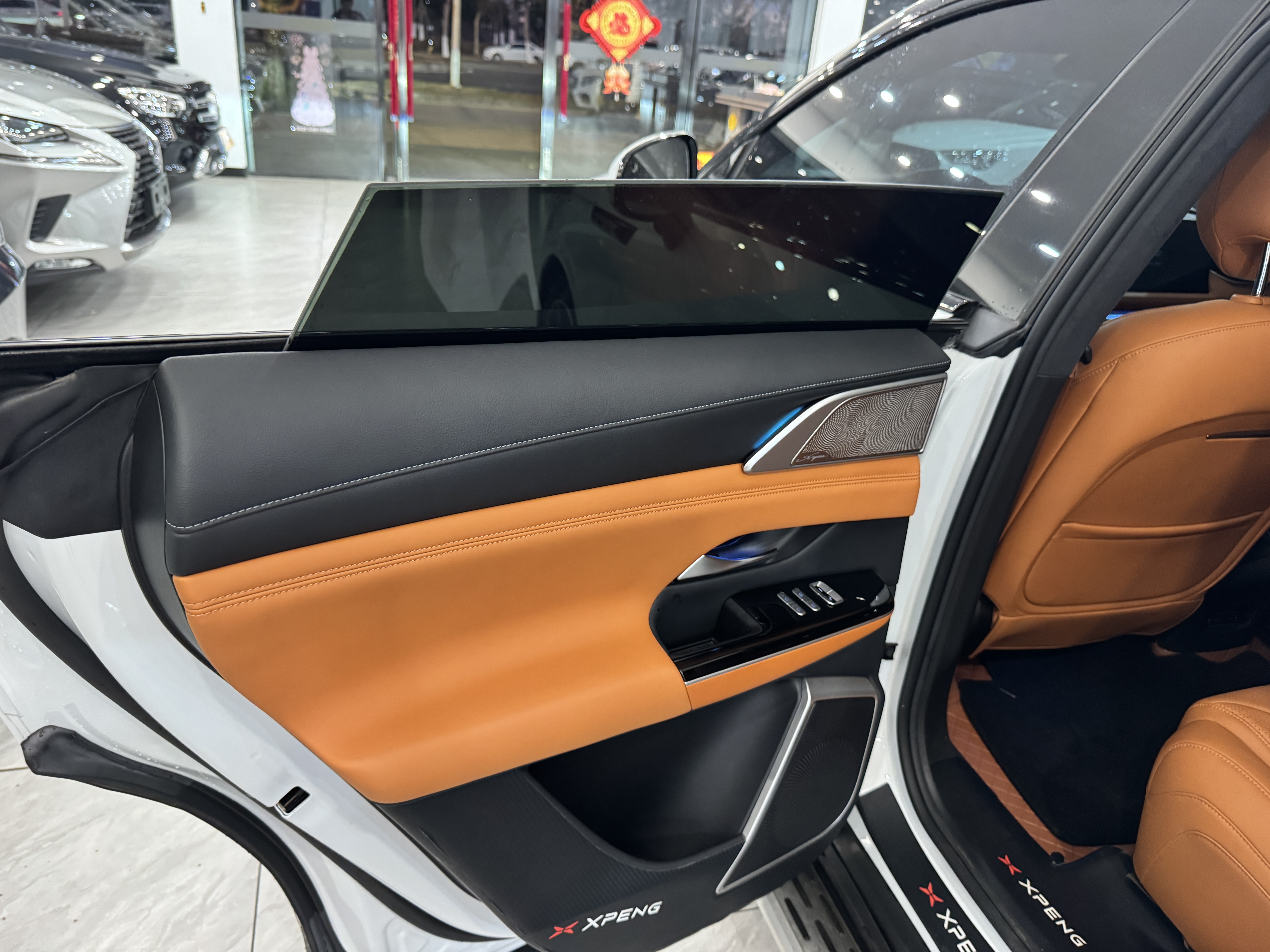 Xpeng G9 2025 car image #18