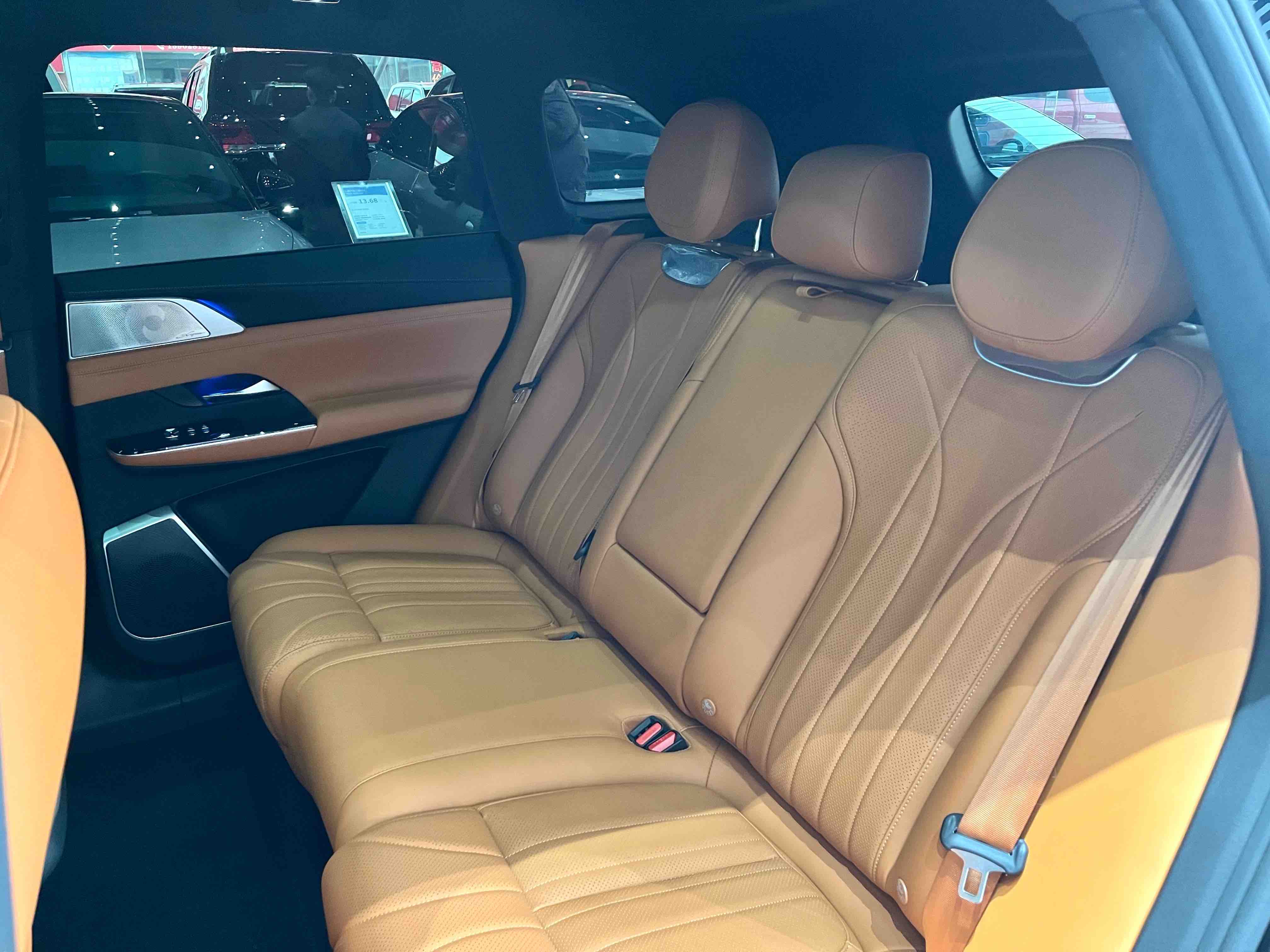 Xpeng G9 2025 صورة سيارة #18