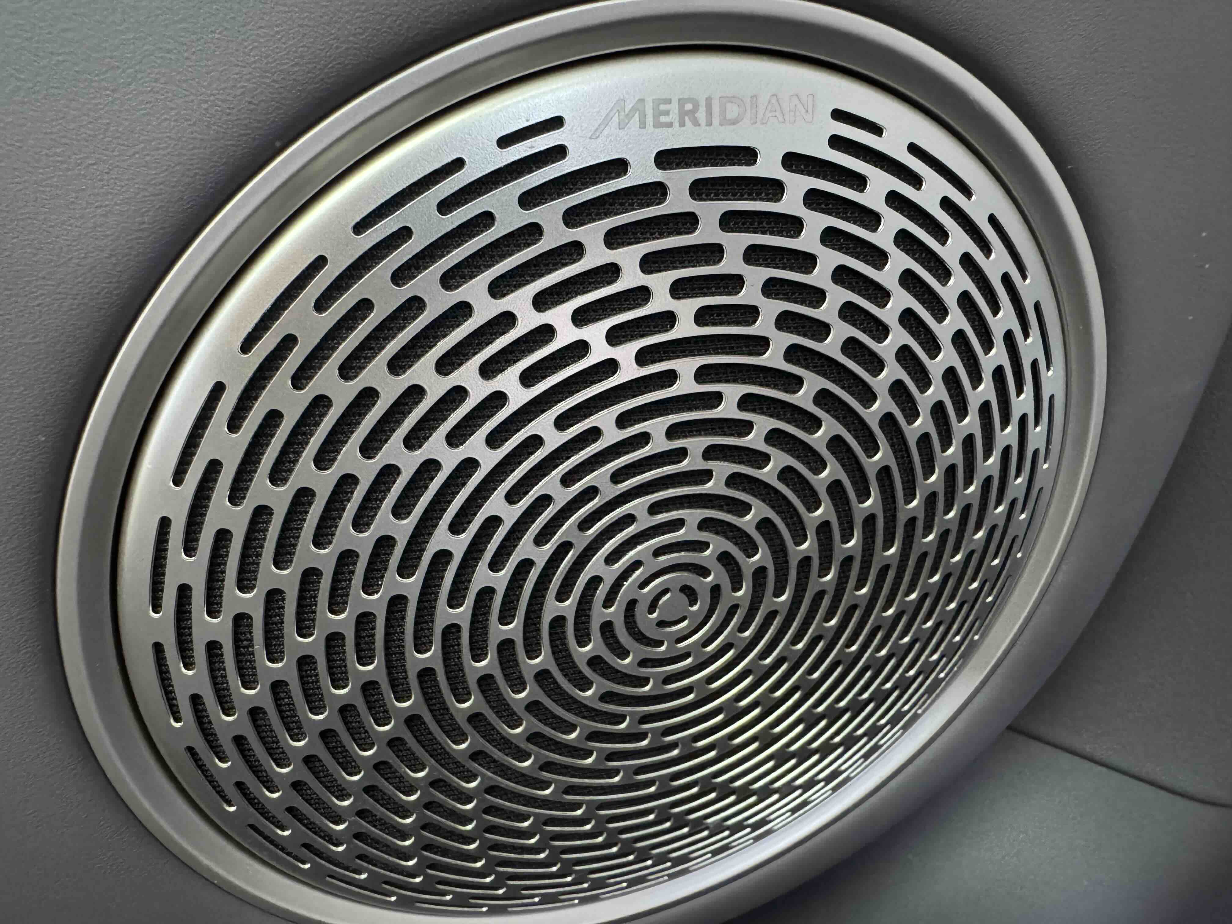 Avatr 06 2025 car image #18