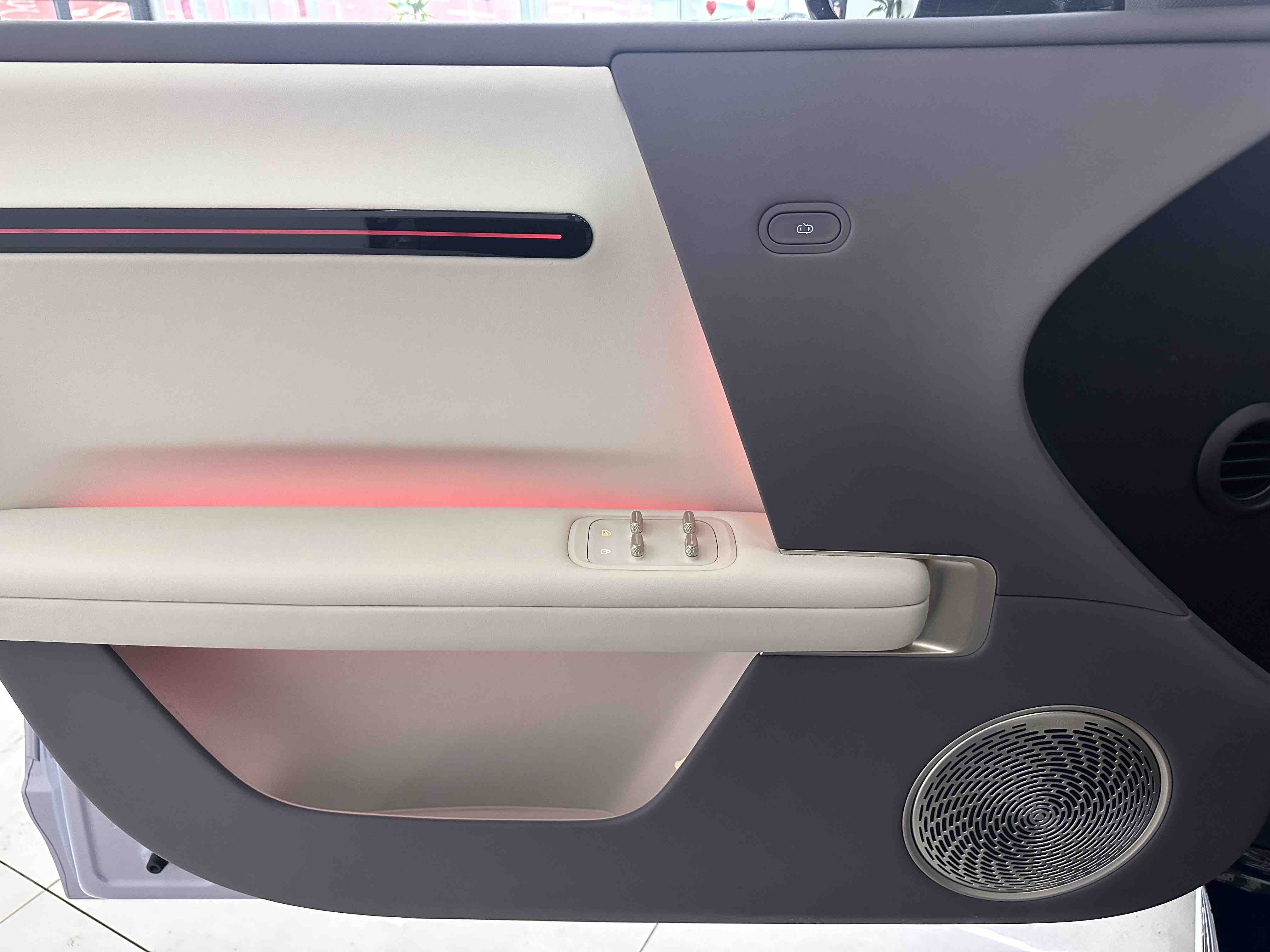 Avatr 06 2025 car image #18