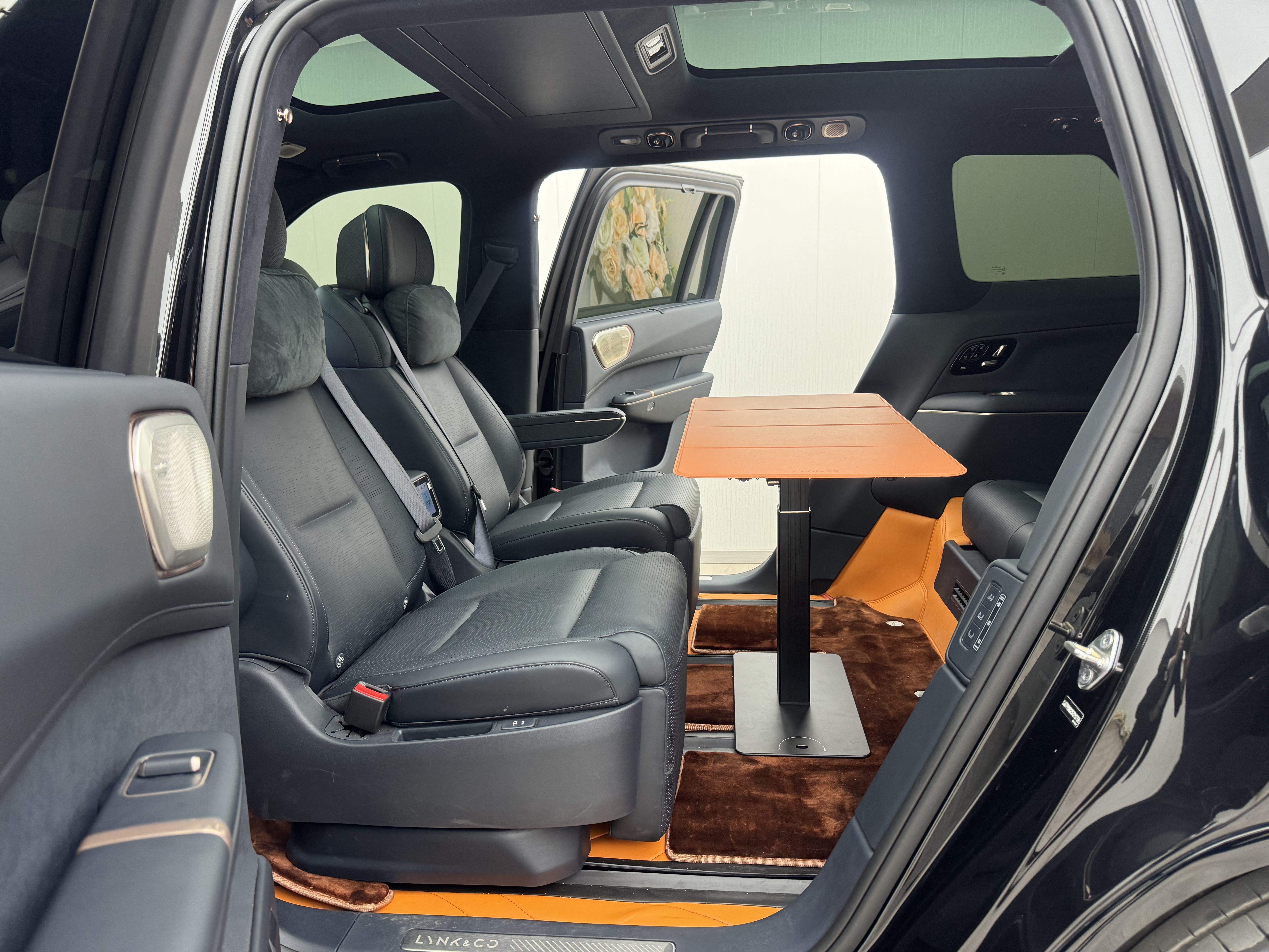 Lynk & Co 900 2025 car image #18