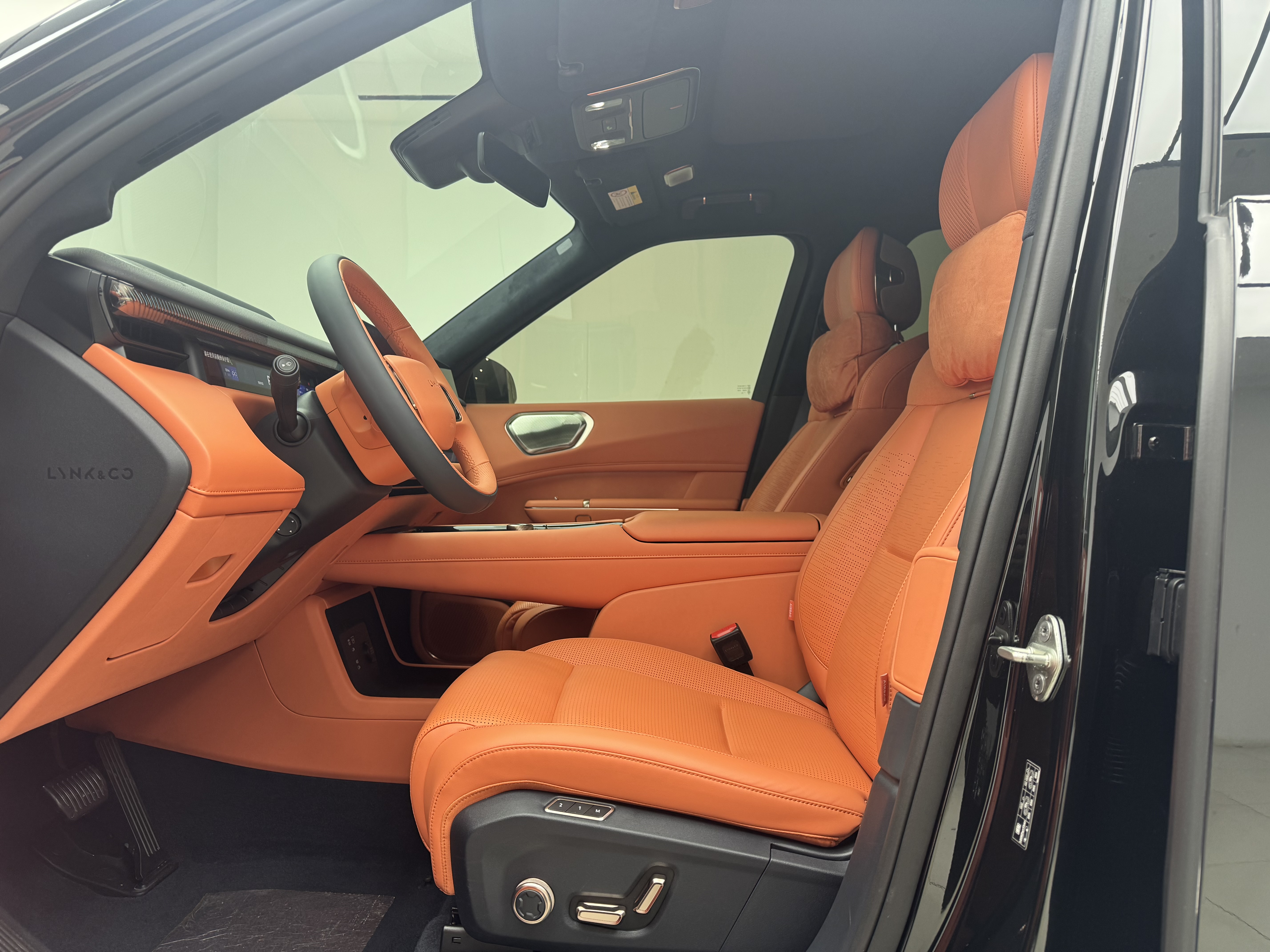 Lynk & Co 900 2025 car image #18