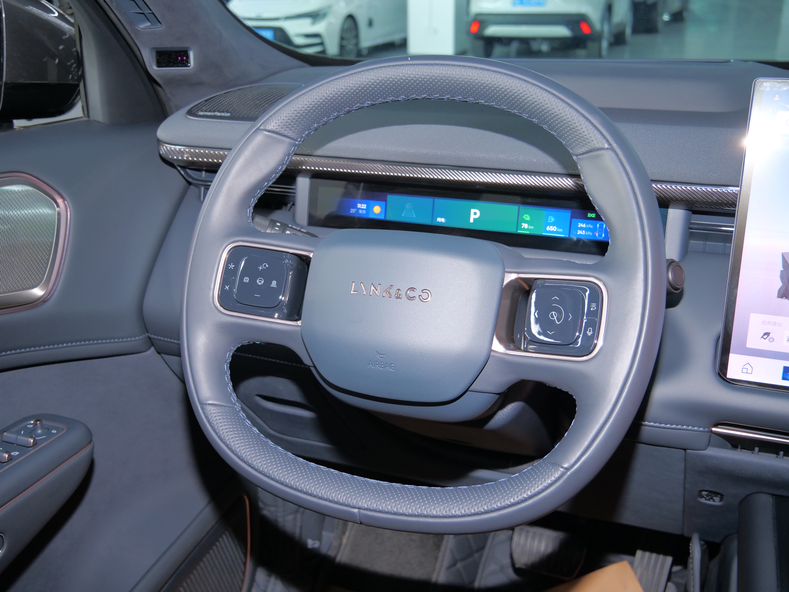 Lynk & Co 900 2025 car image #18
