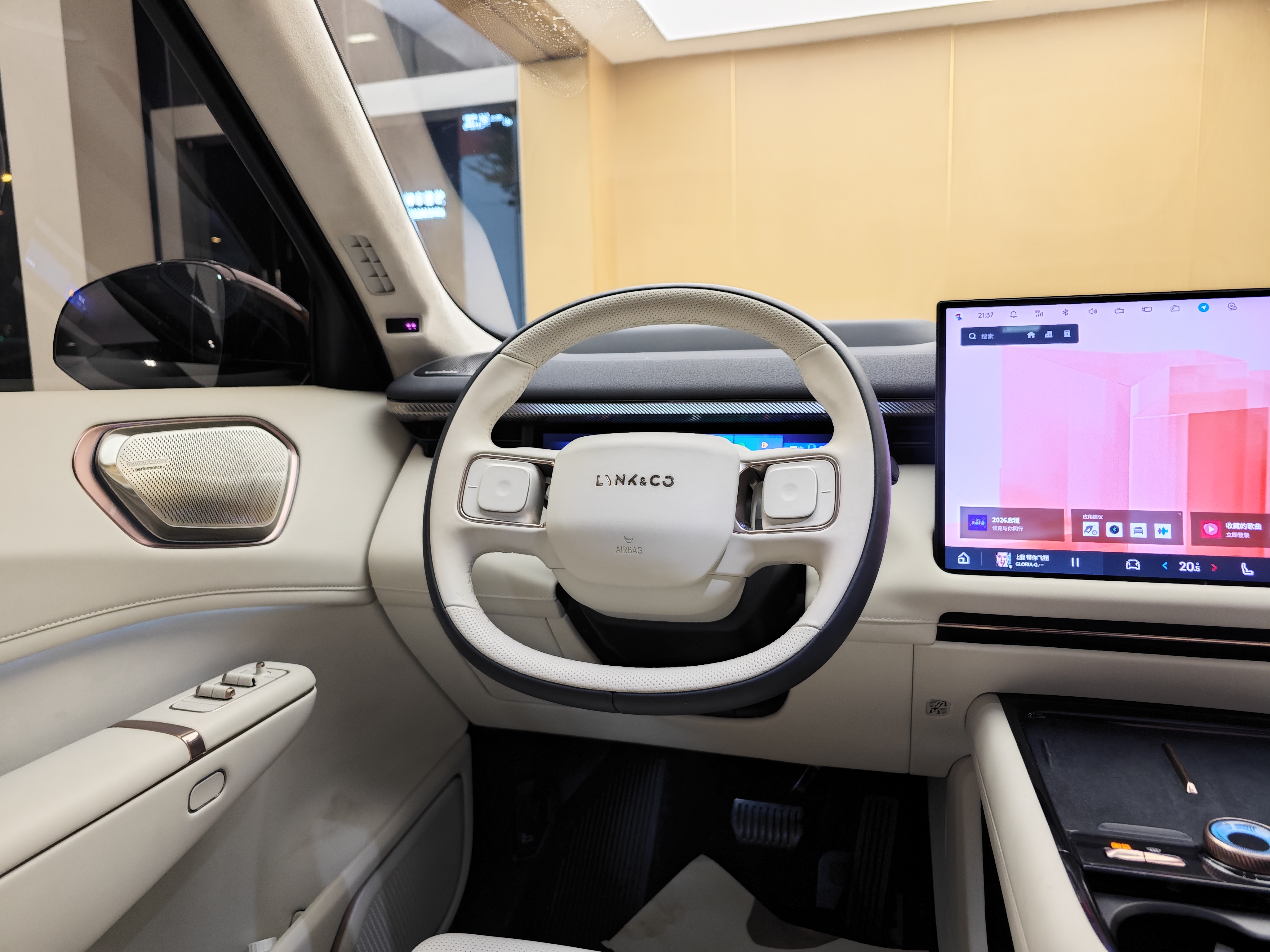 Lynk & Co 900 2025 car image #18