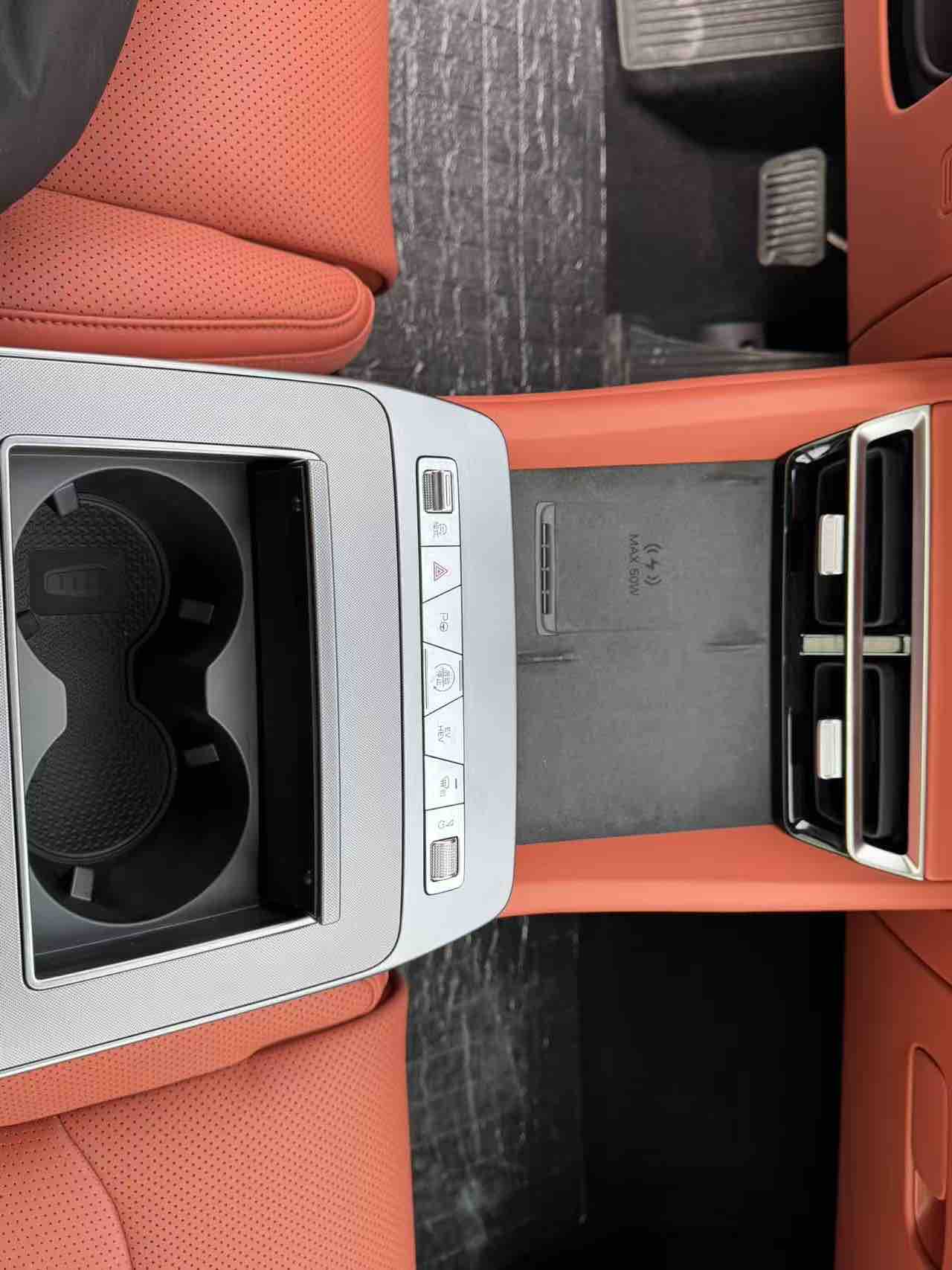 BYD Tang L 2025 immagine di auto #18