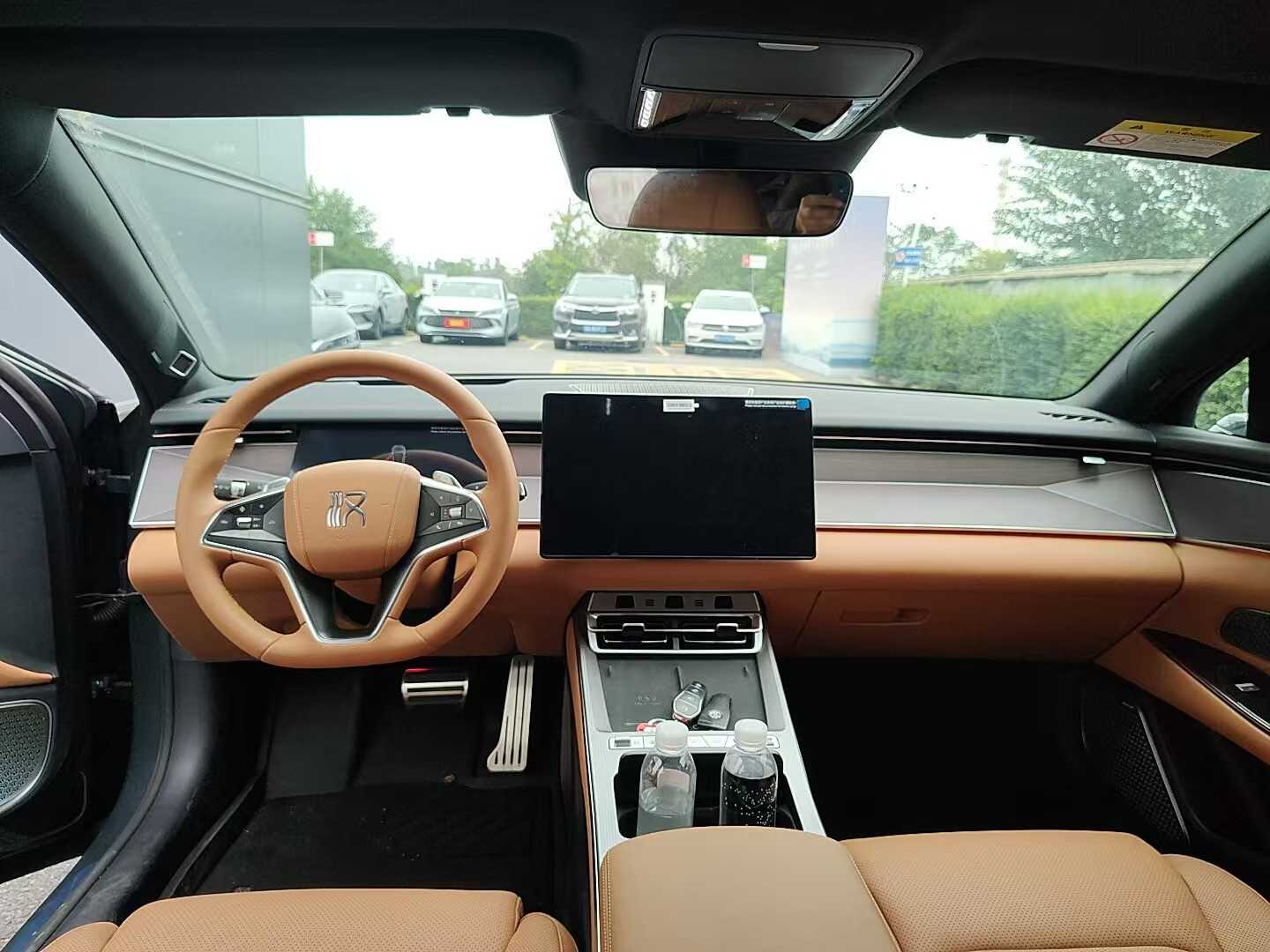 BYD HanL 2025 immagine di auto #18