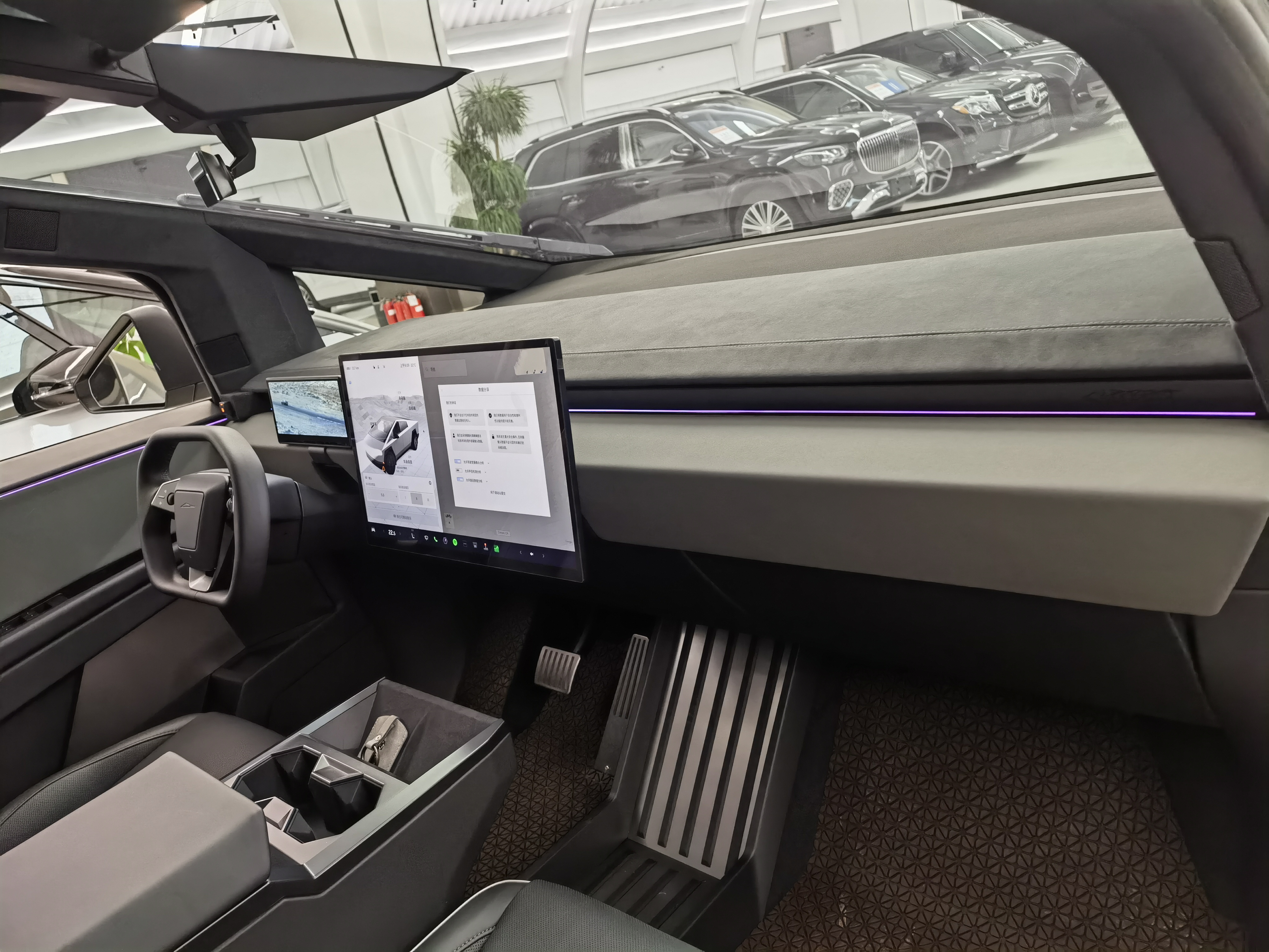 特斯拉 赛博越野旅行车 2025 汽车图片 #18