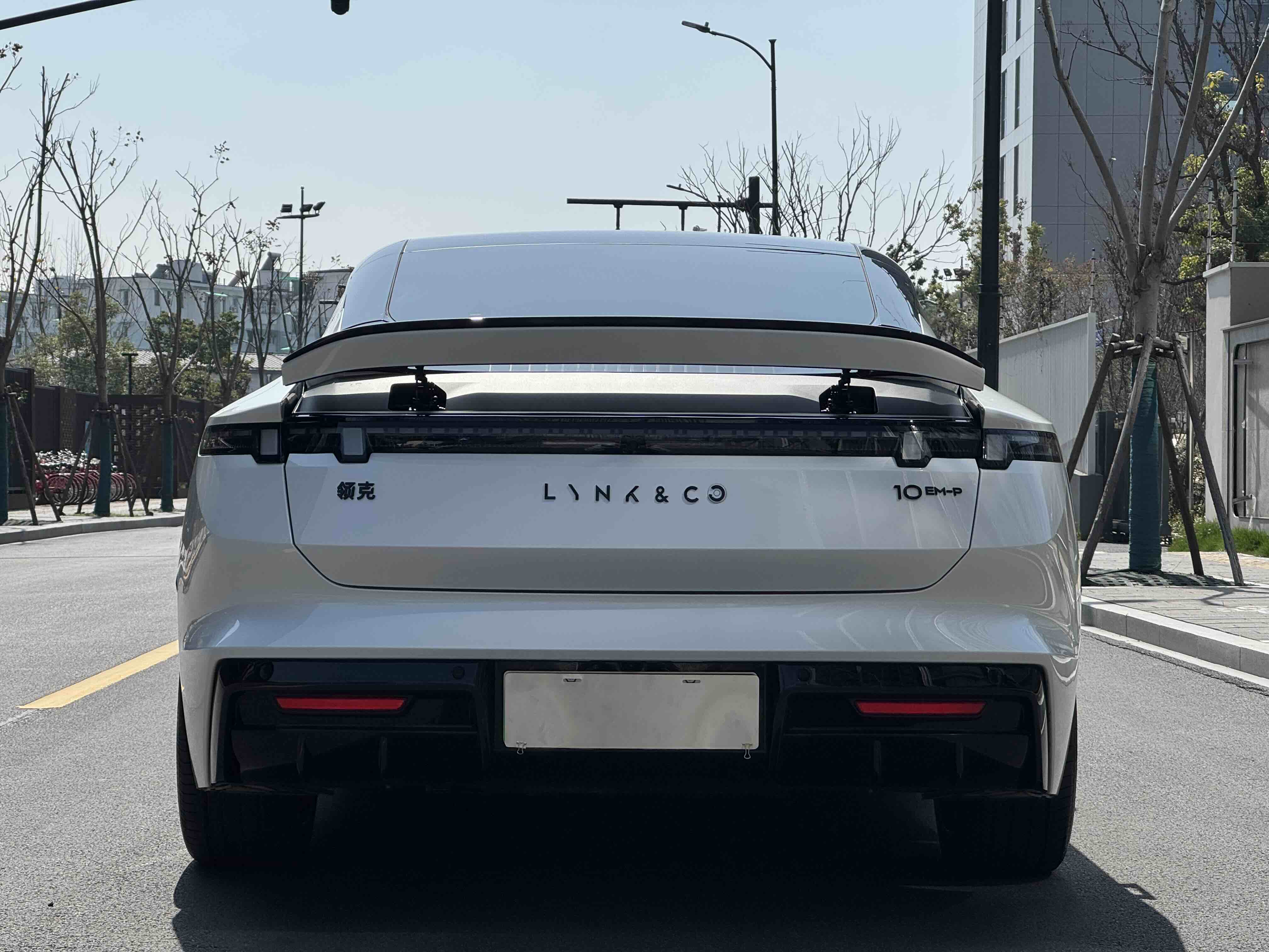 Lynk & Co 10 EM-P 2025 #18 Lynk & Co 10 EM-P 2025 car image #18