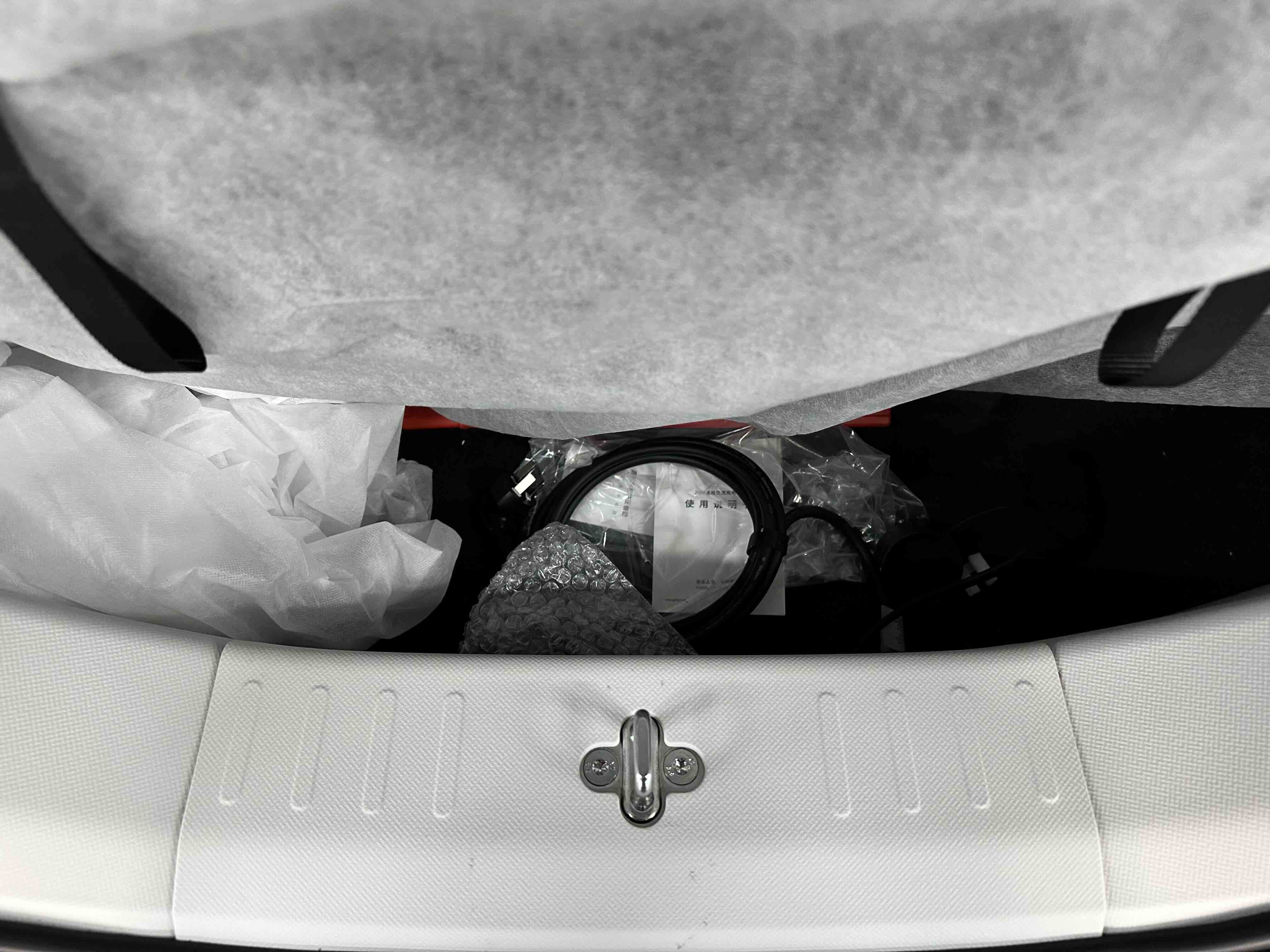 Livan 2026 car image #18