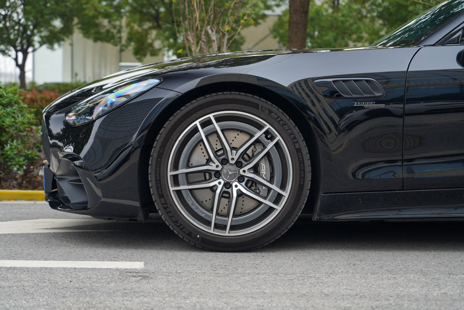 Mercedes-Benz AMG GT 2025 imagen de coche #18