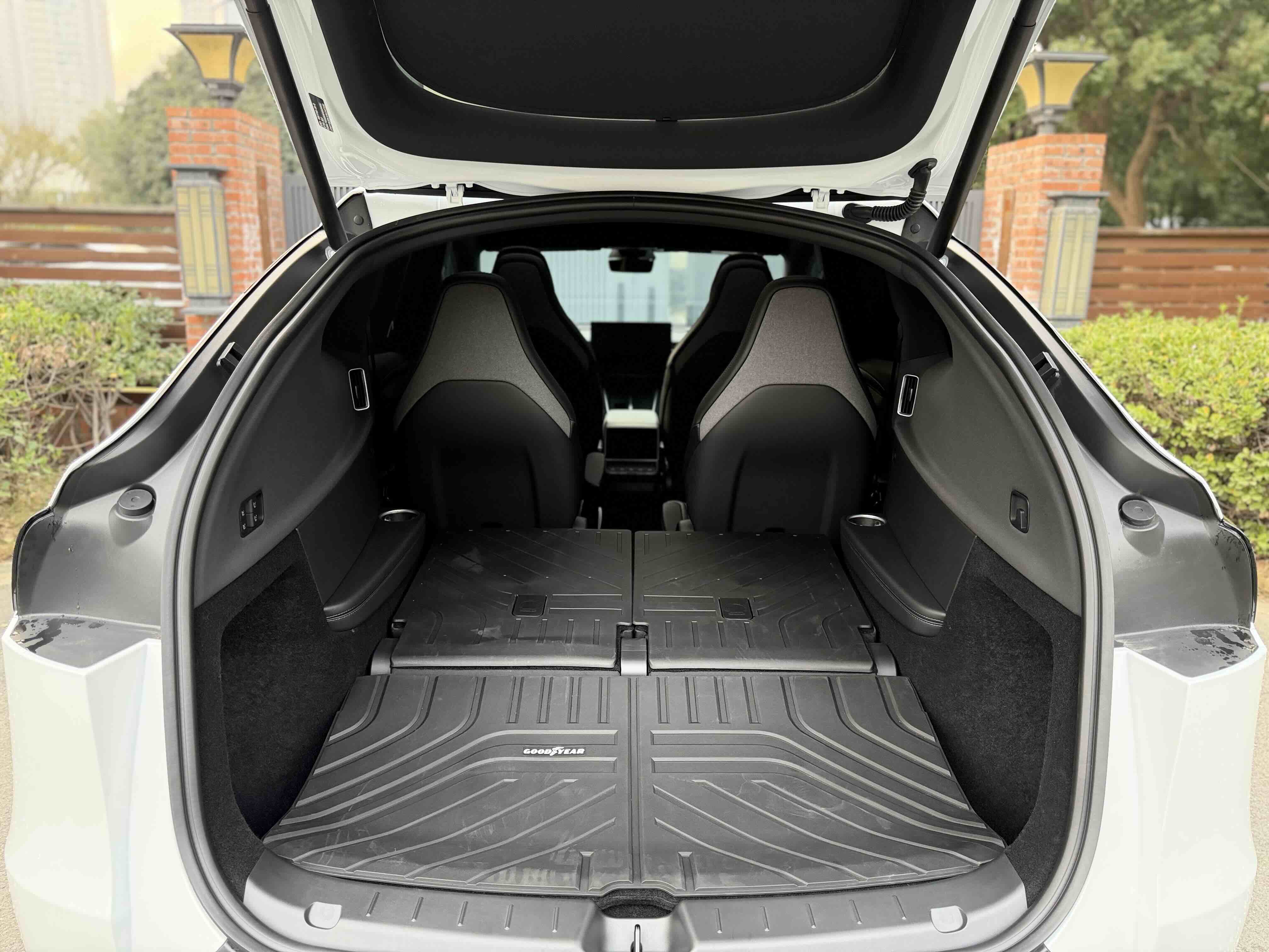 Tesla Model Y L 2025 image de voiture #18