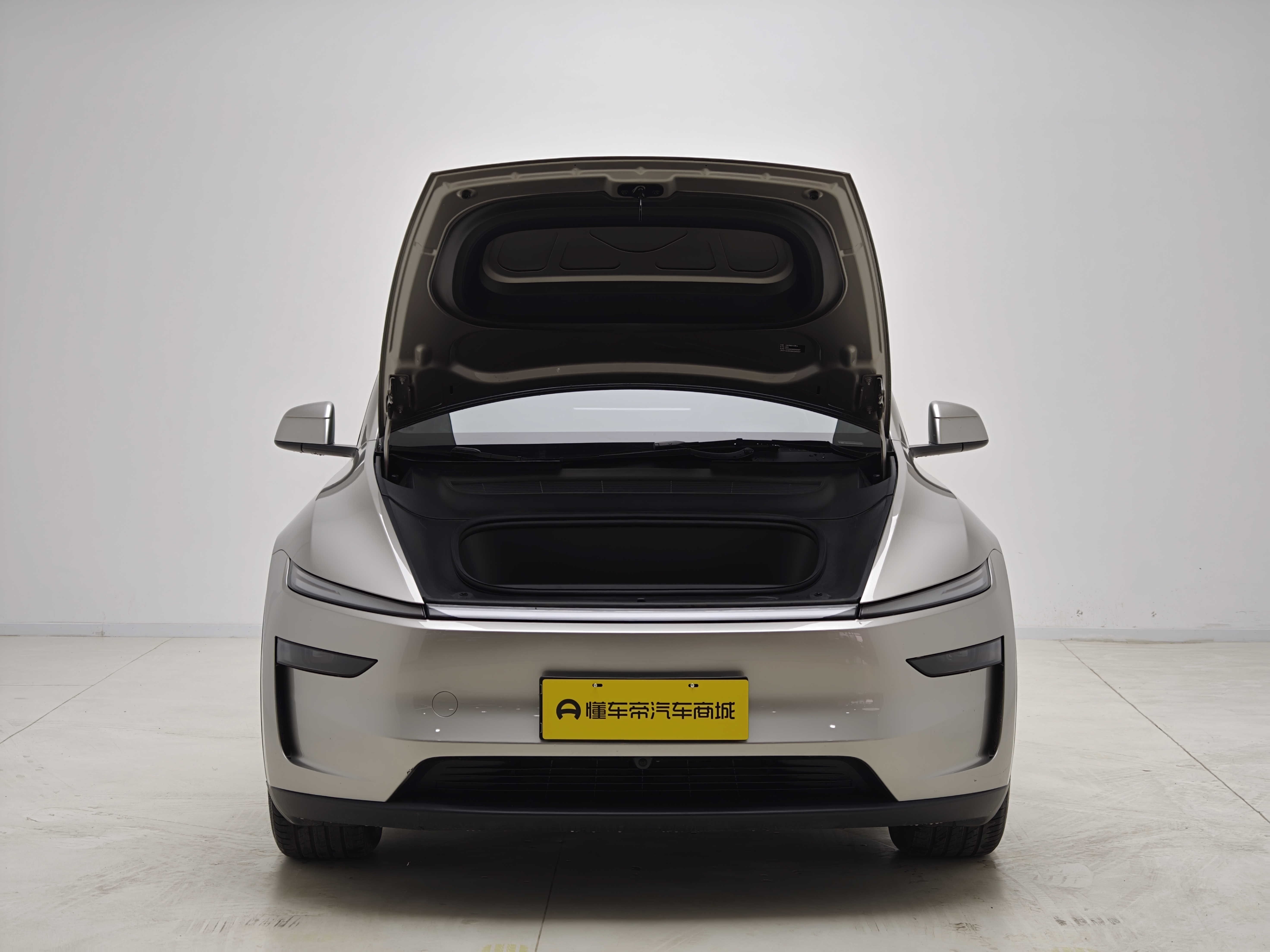 特斯拉 Model Y L 2025 汽车图片 #18