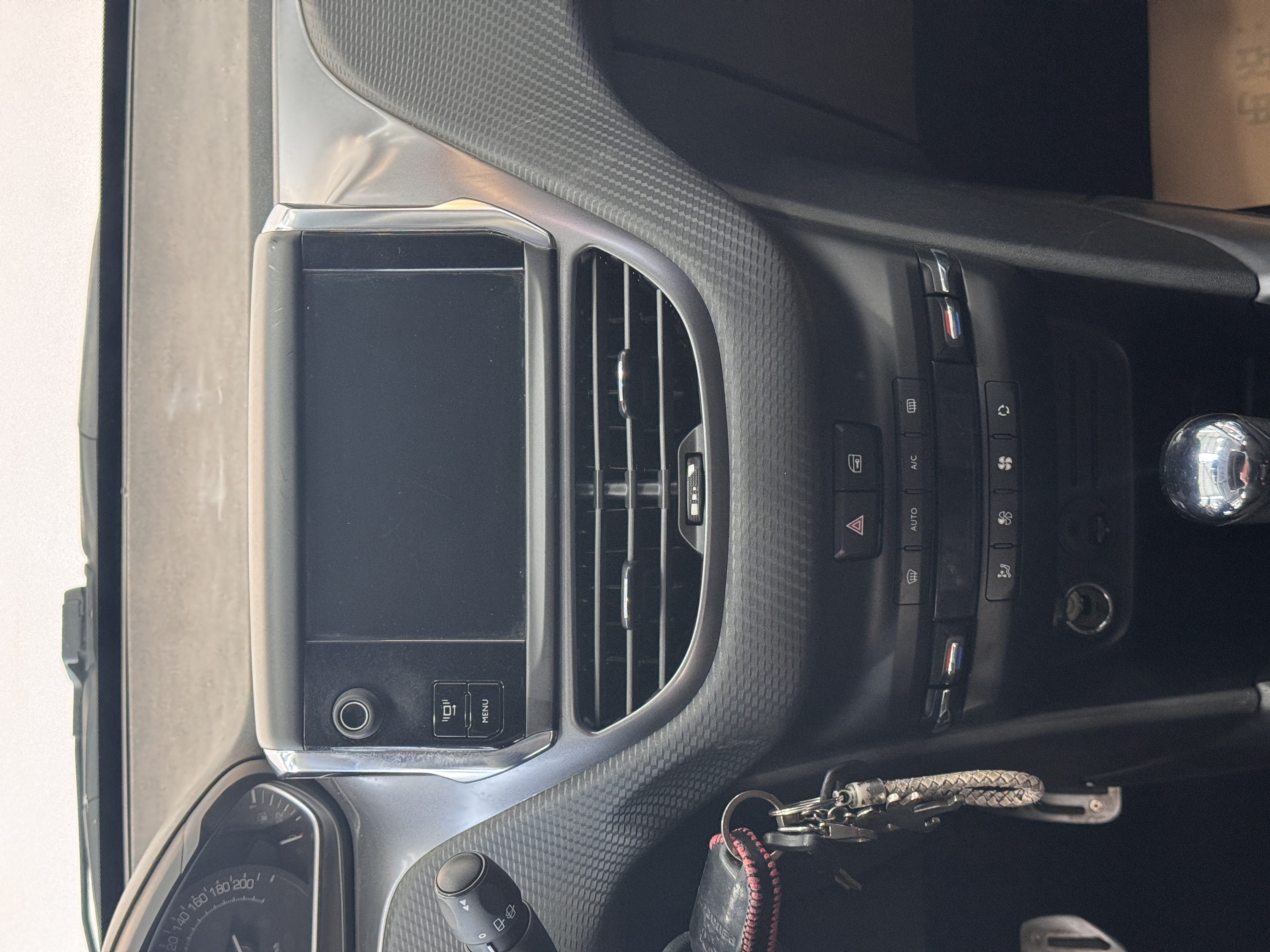 Peugeot 2008 2014 car image #18