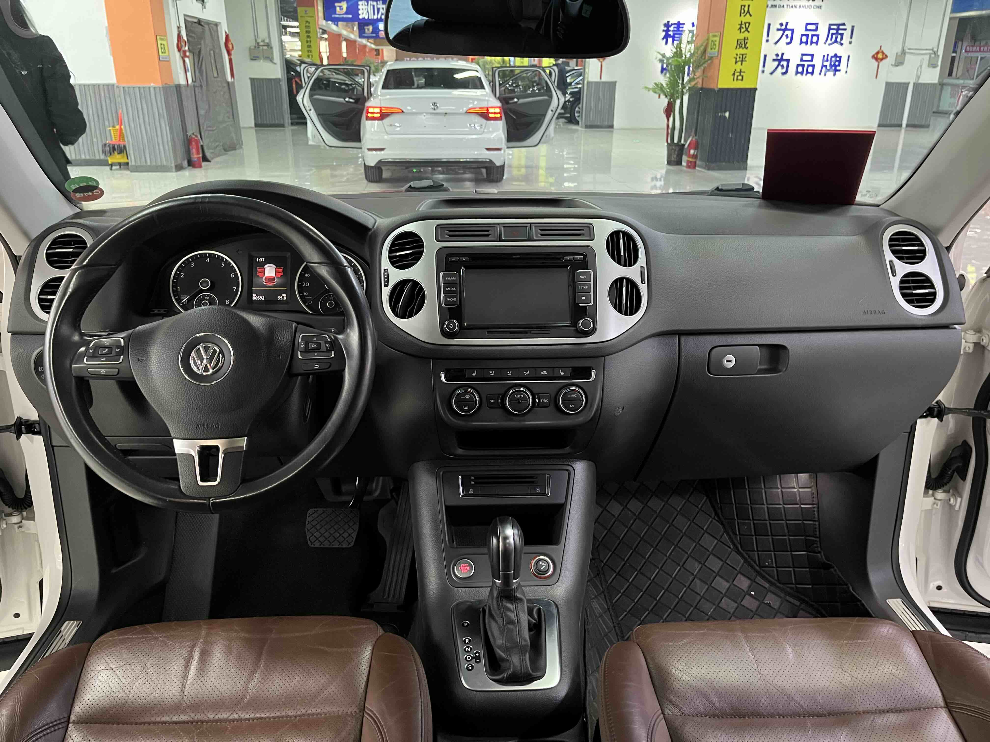 Volkswagen Tiguan 2015 immagine di auto #18