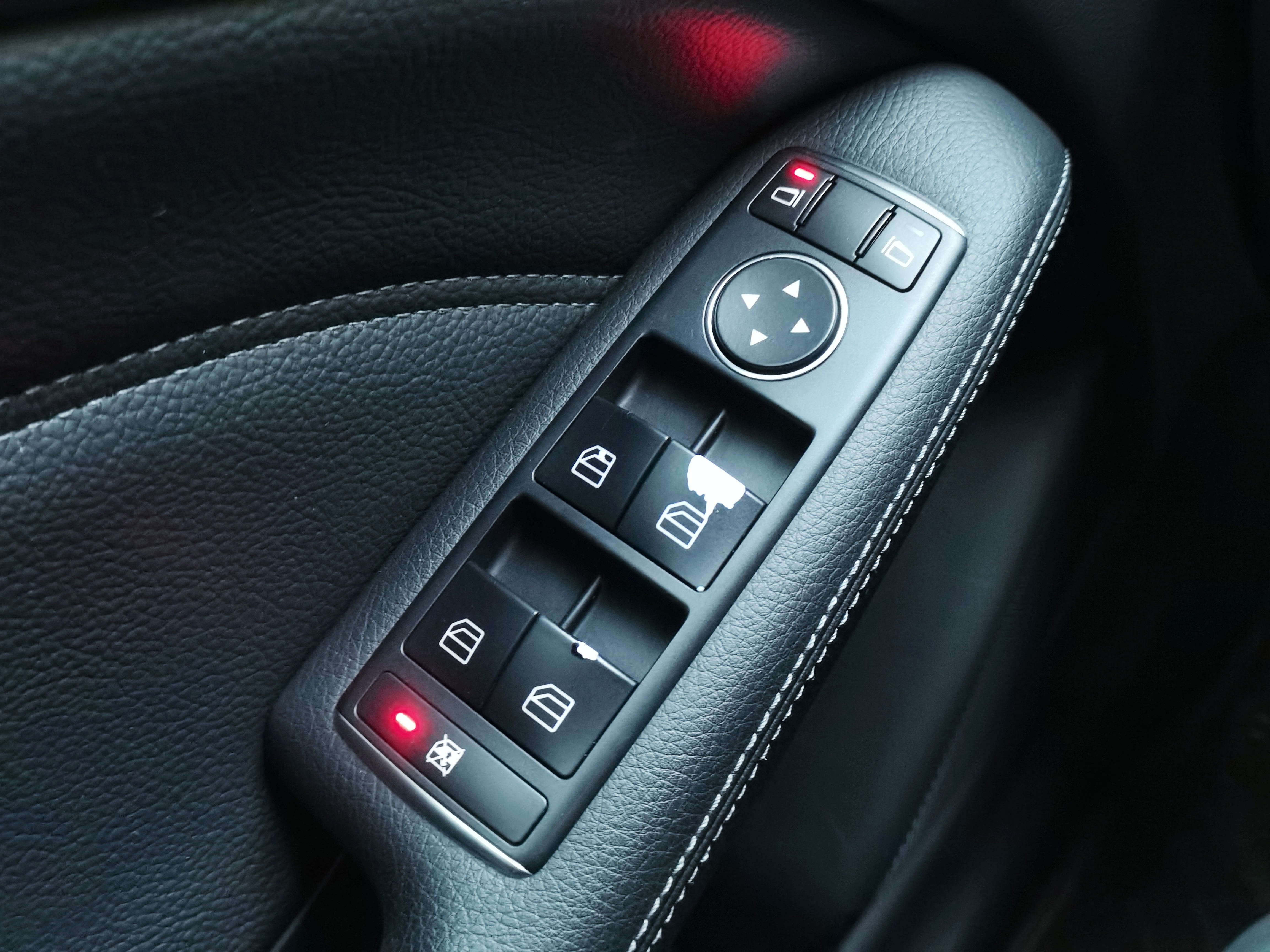 Mercedes-Benz B Class 2015 car image #18