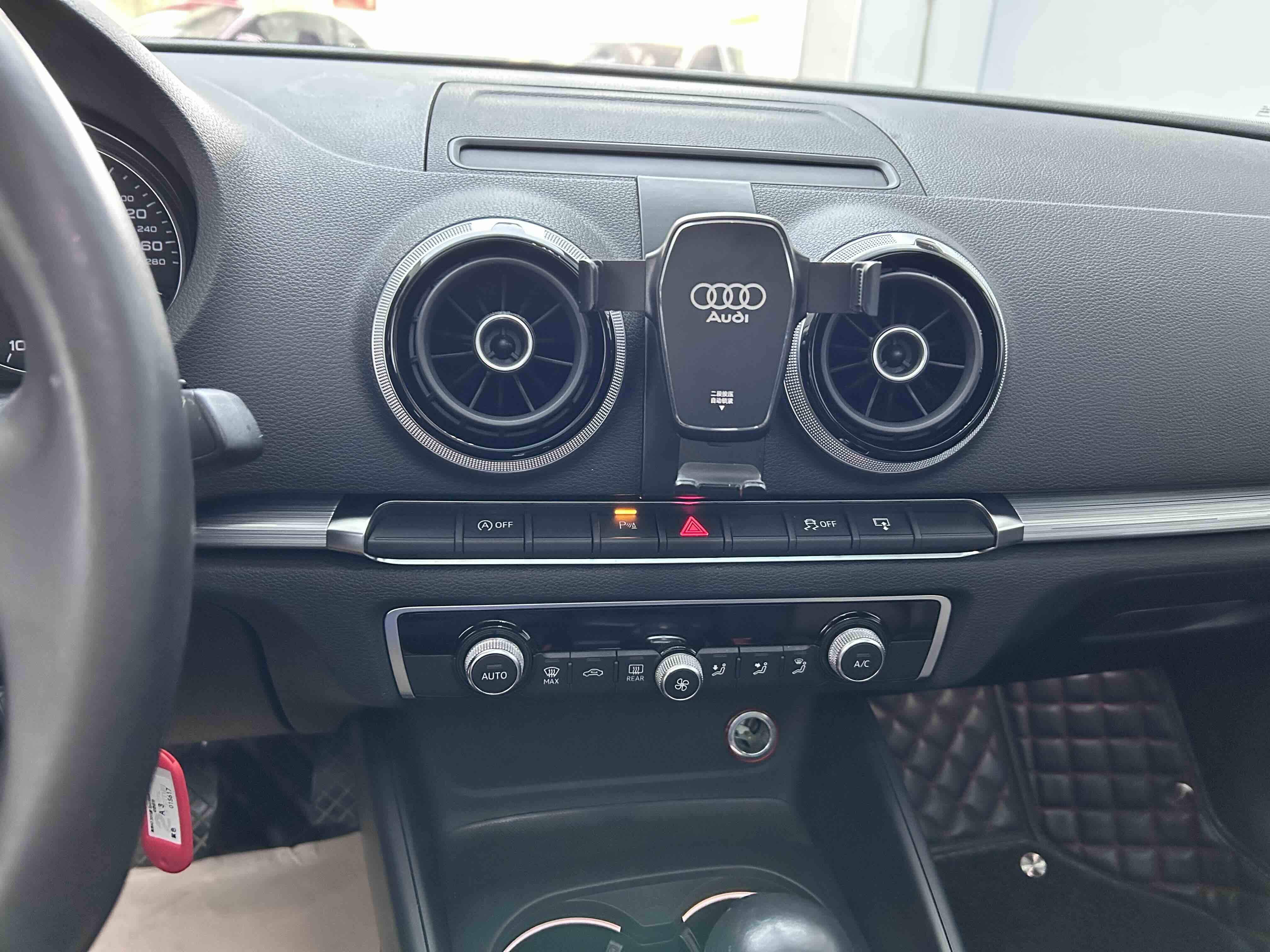 Audi A3 2019 car image #18