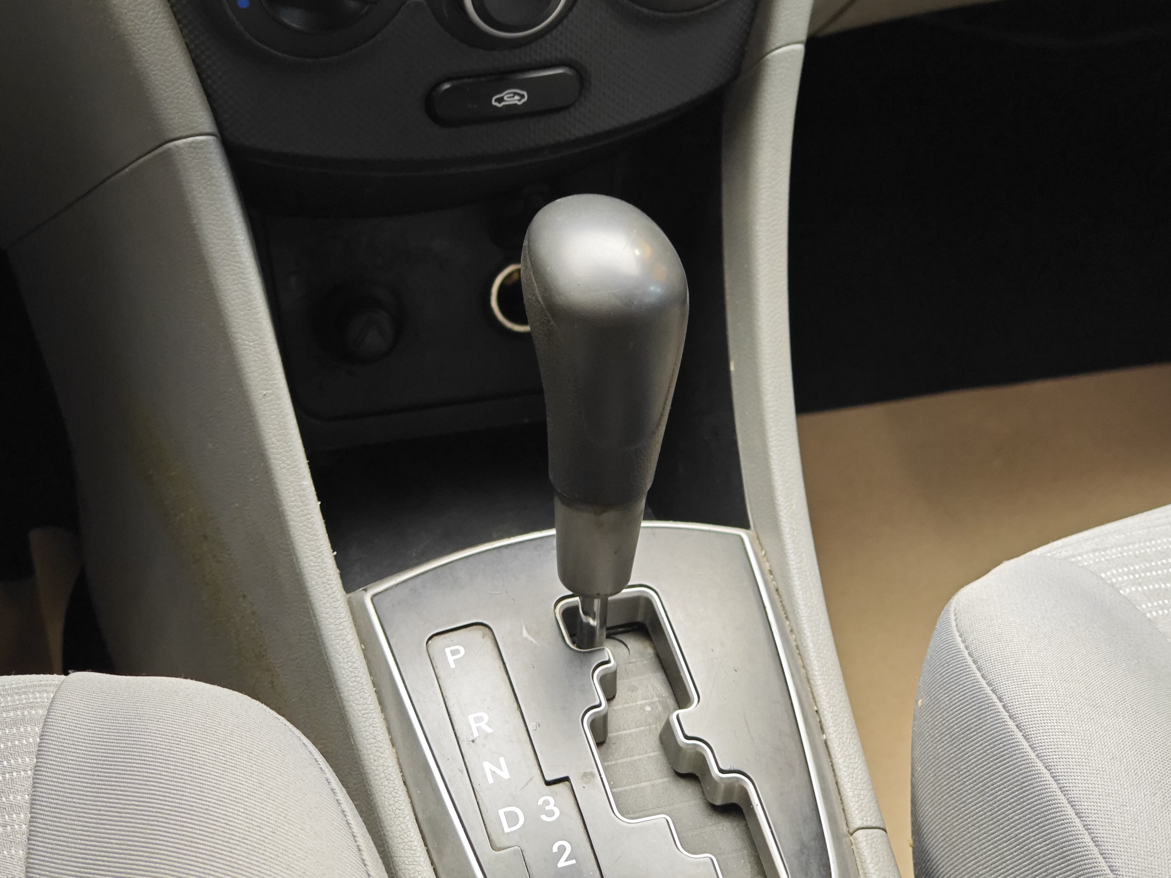 Hyundai Reina 2015 imagem de carro #18