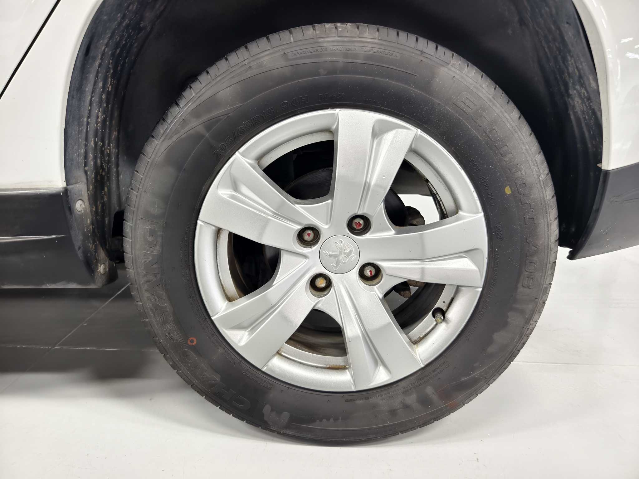 Peugeot 2008 2015 car image #18