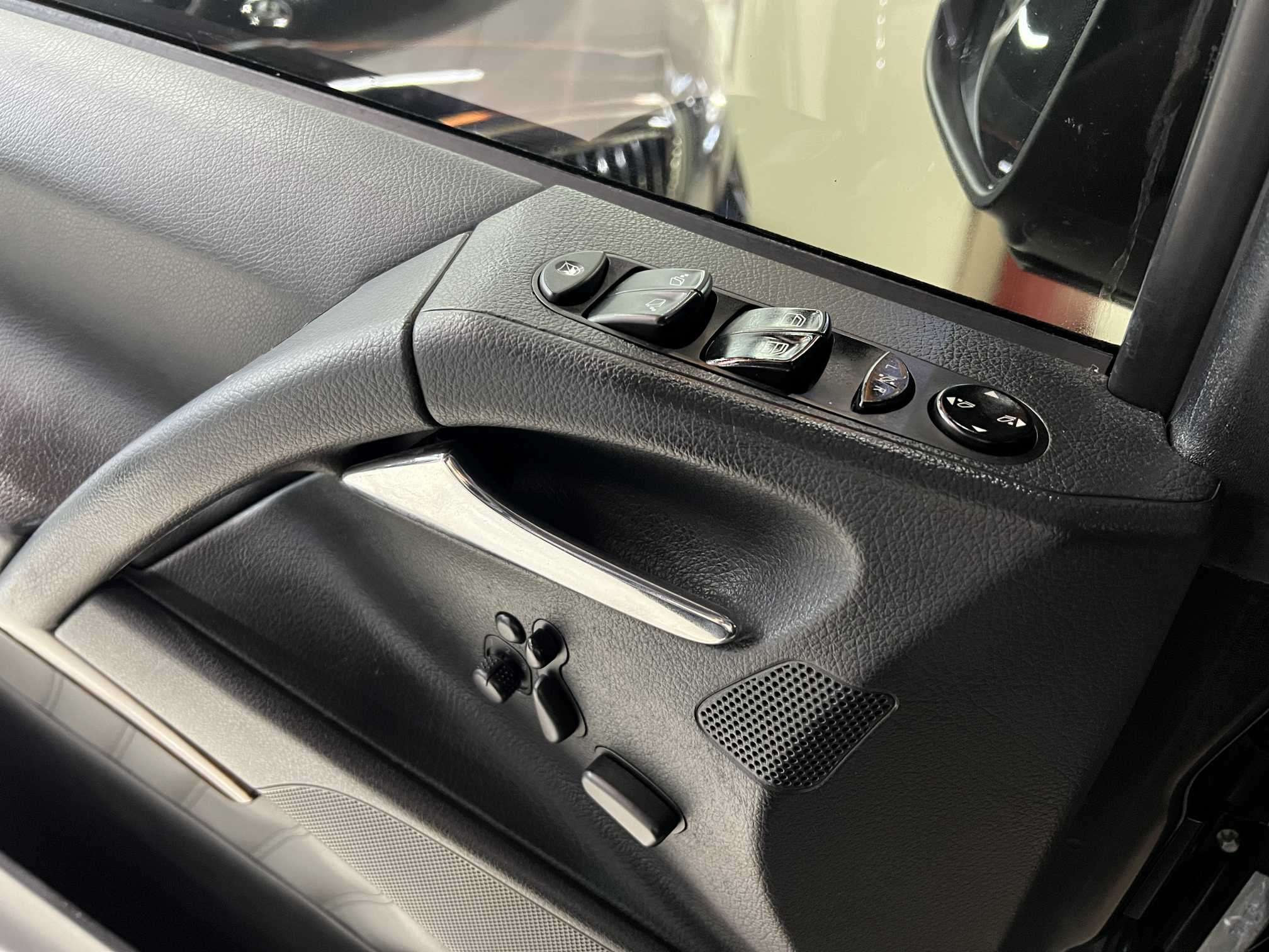 Mercedes-Benz Viano (Imported) 2011 car image #18