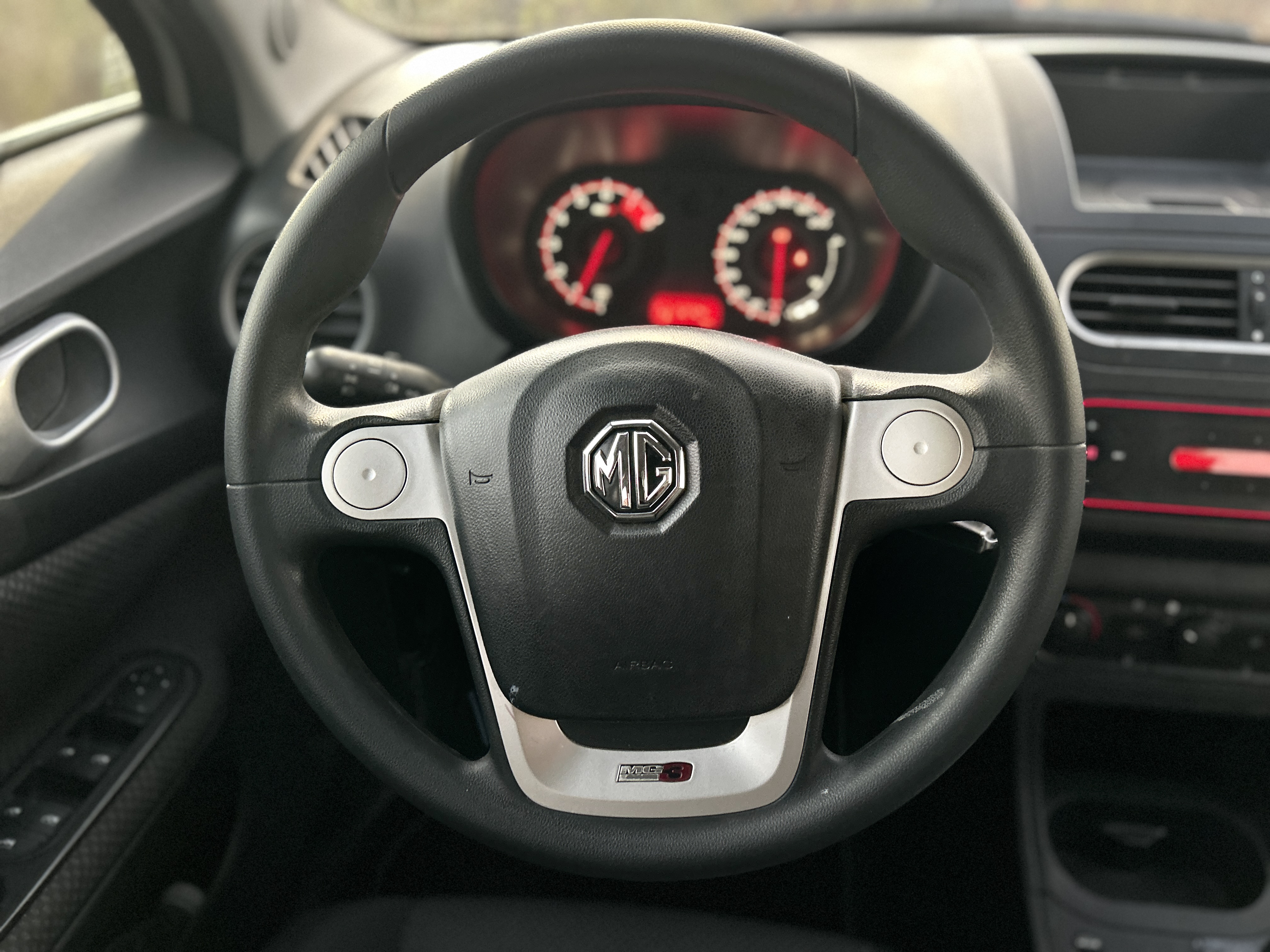 MG 3 2015 car image #18