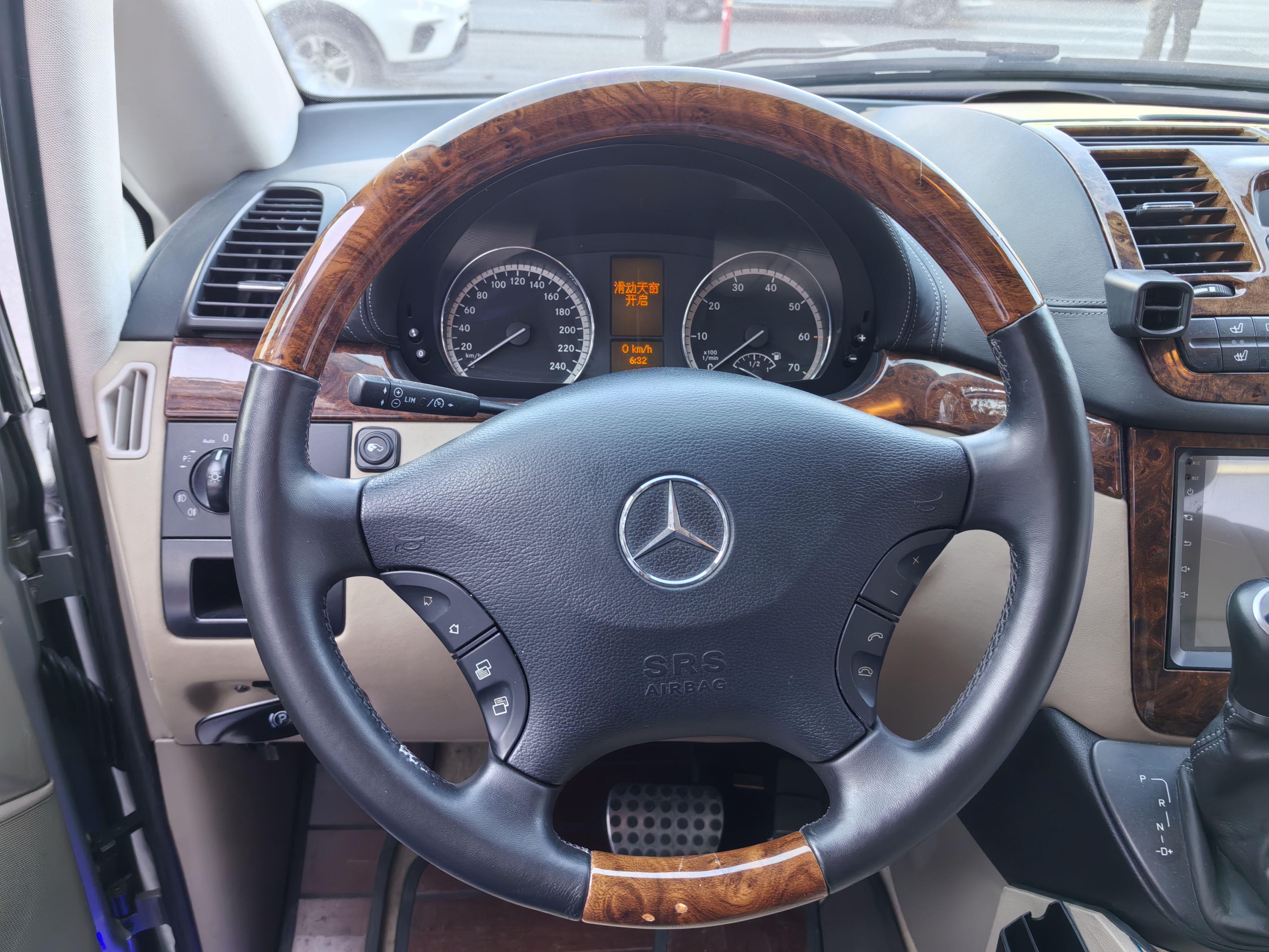 奔驰 唯雅诺 2010 汽车图片 #18