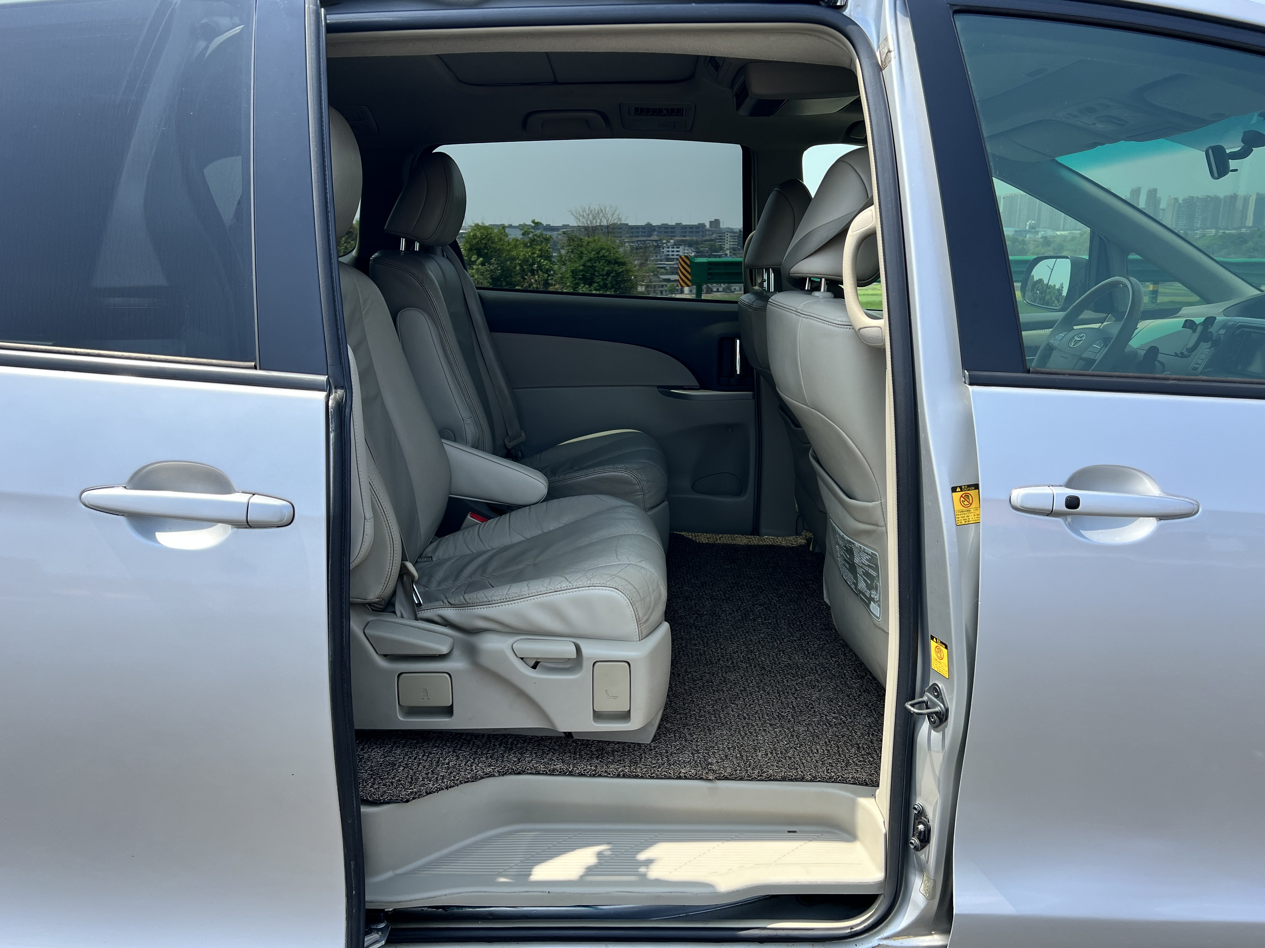 Toyota Previa 2010 car image #18