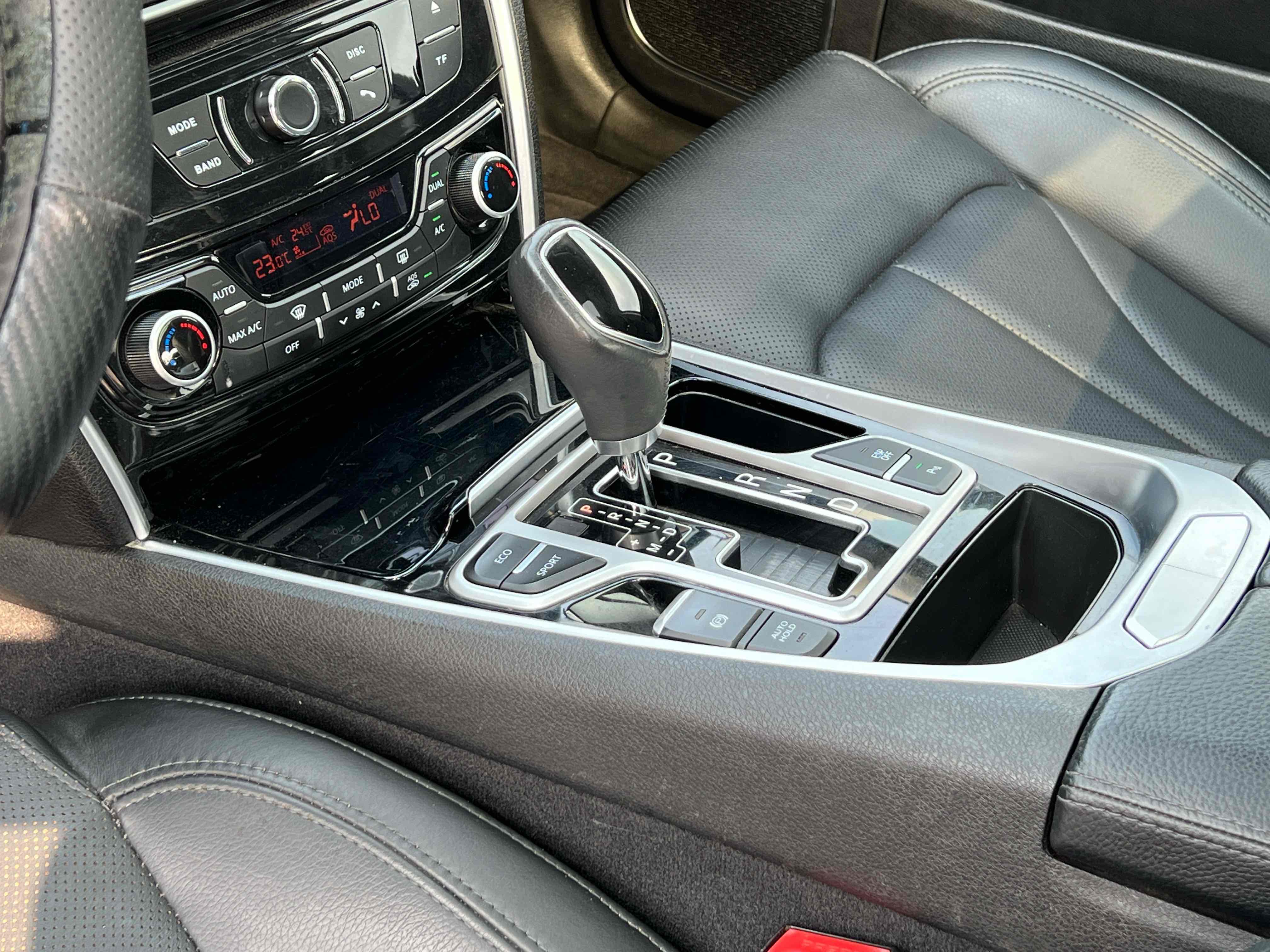 GEELY Ulion 2015 immagine di auto #18