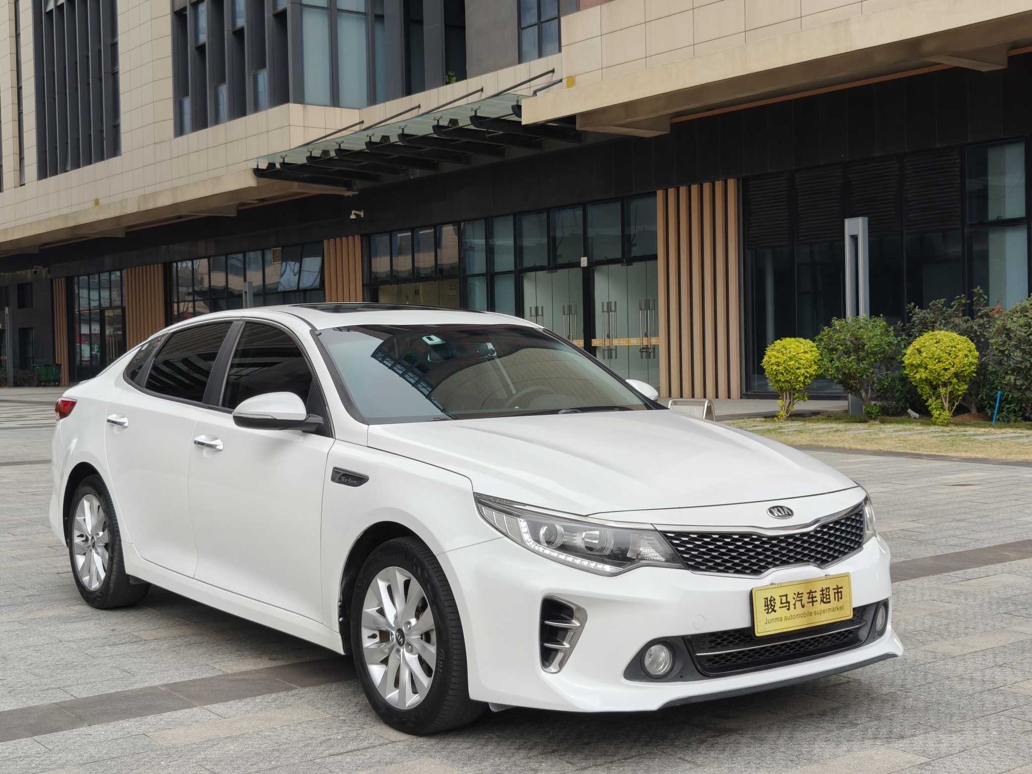 Kia K5 2017 car image #18