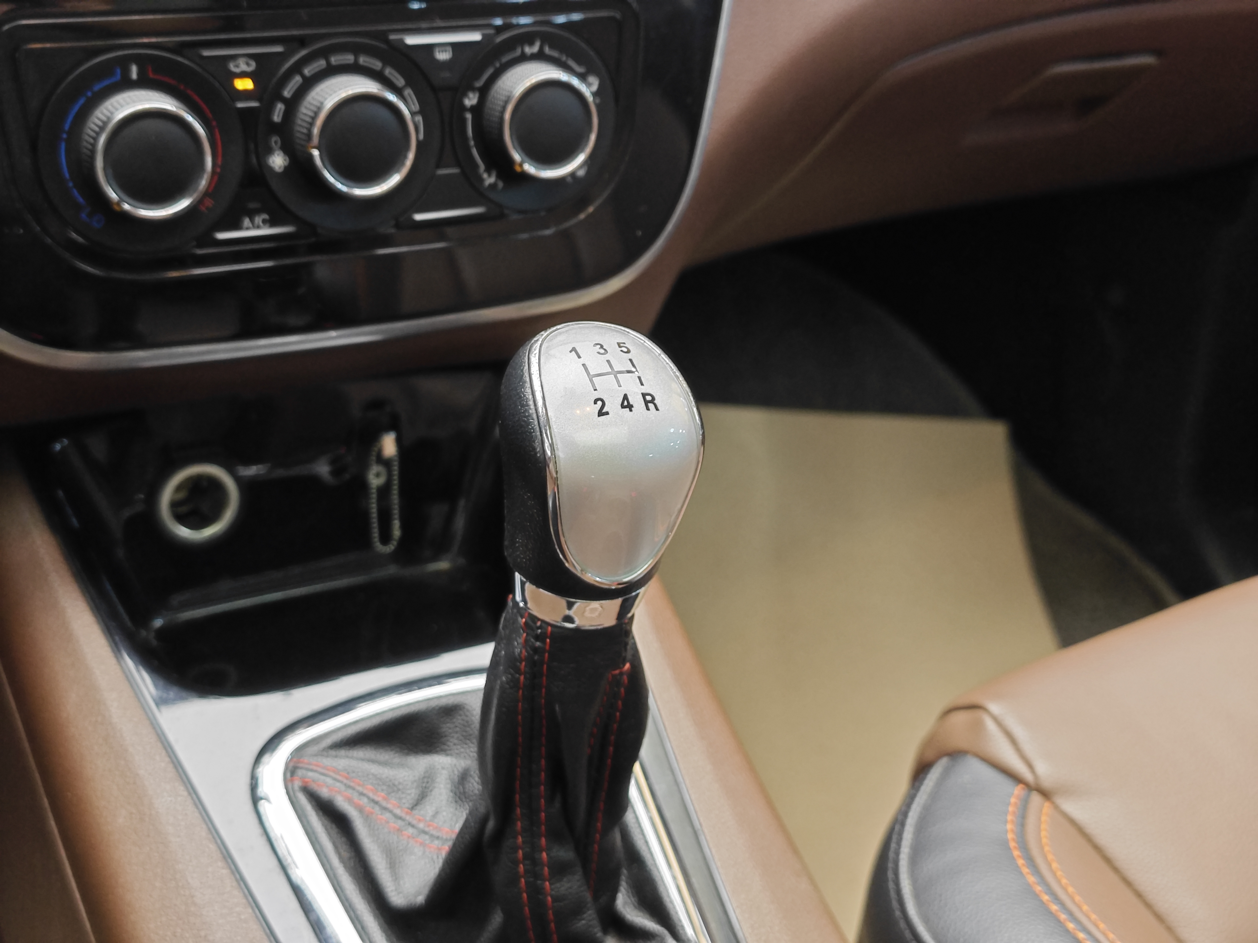 Forthing JOYEAR X5 2016 imagen de coche #18