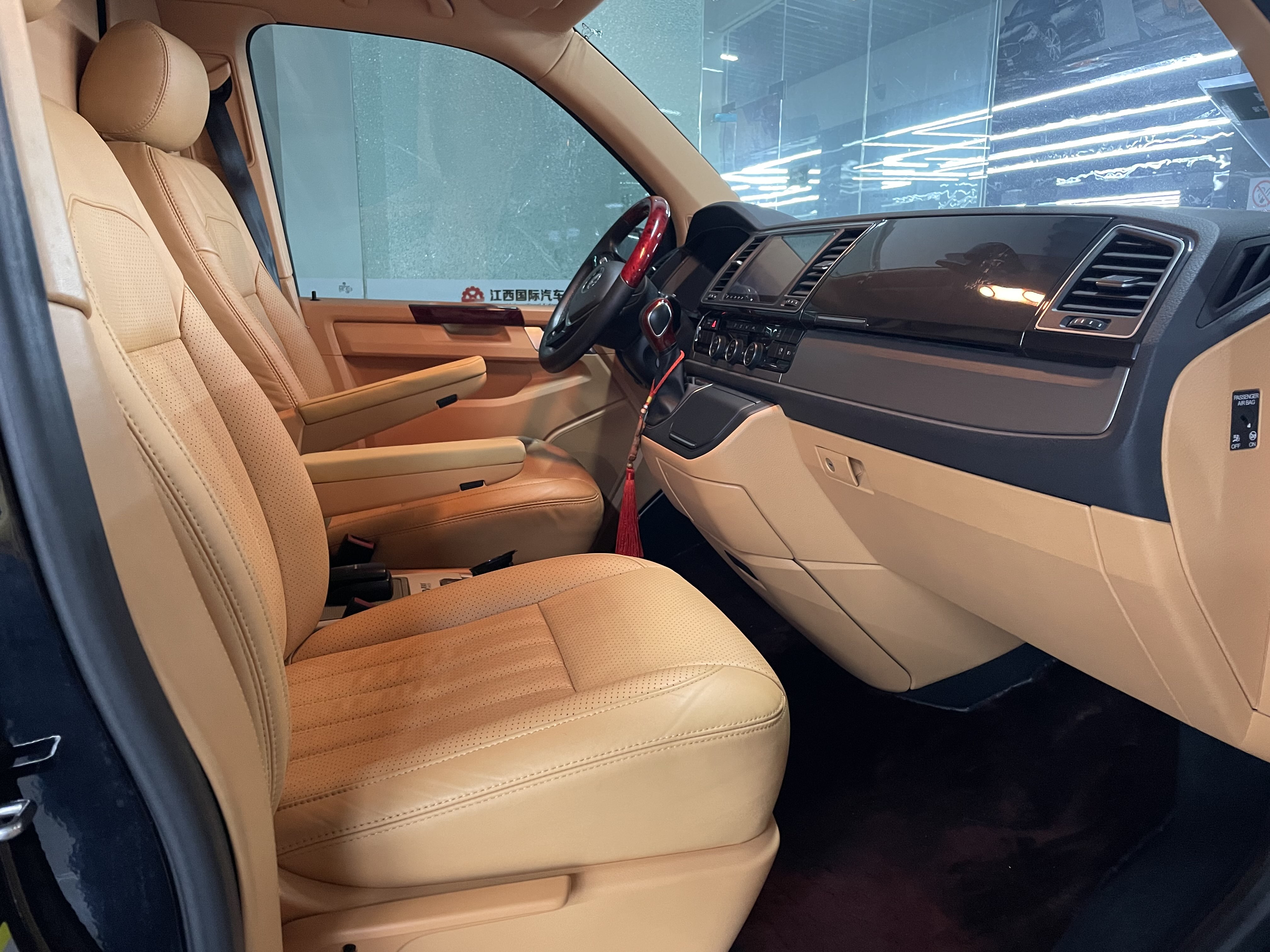 Volkswagen Caravelle 2018 immagine di auto #18