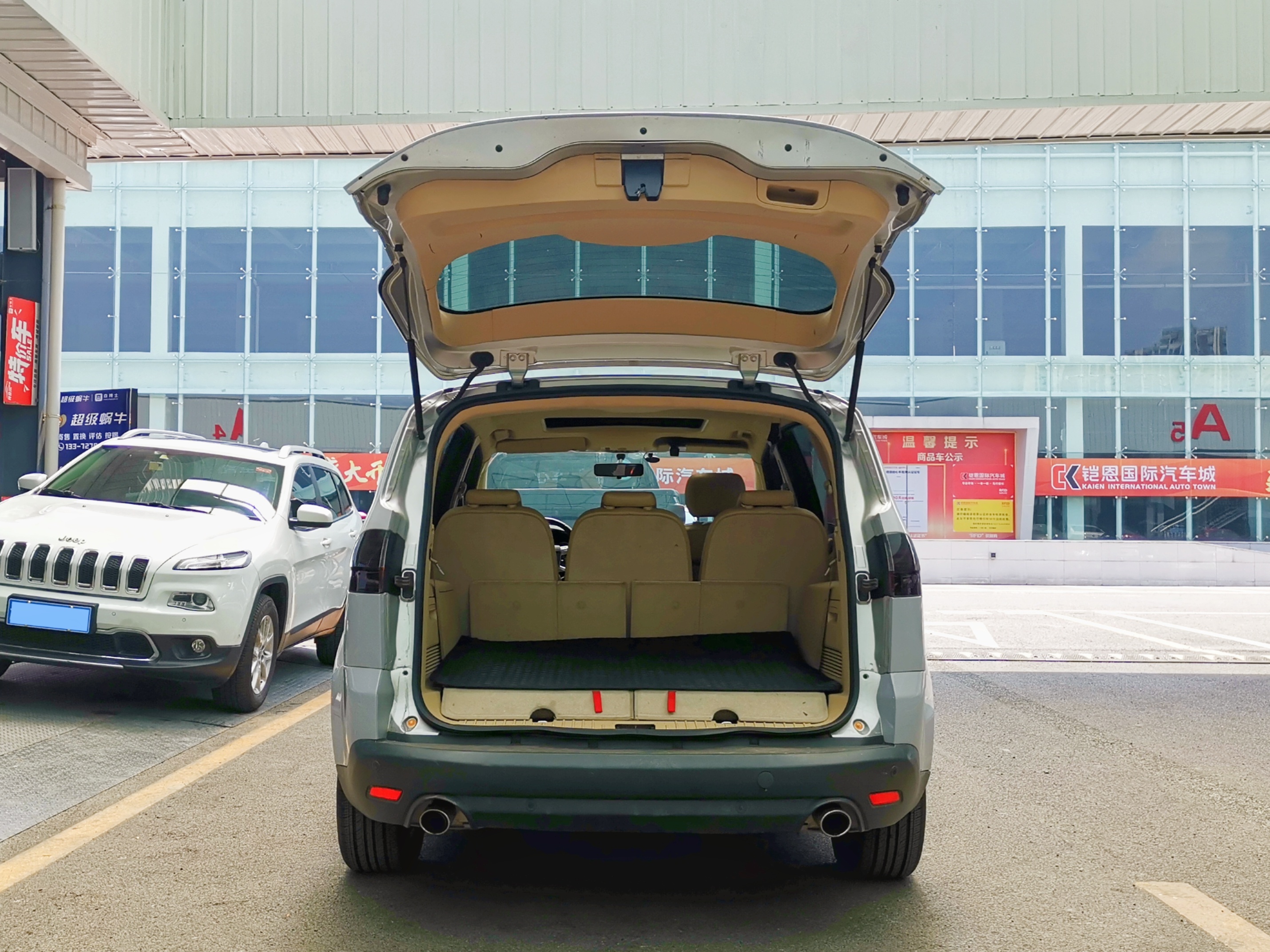 Ford S-MAX 2010 car image #18