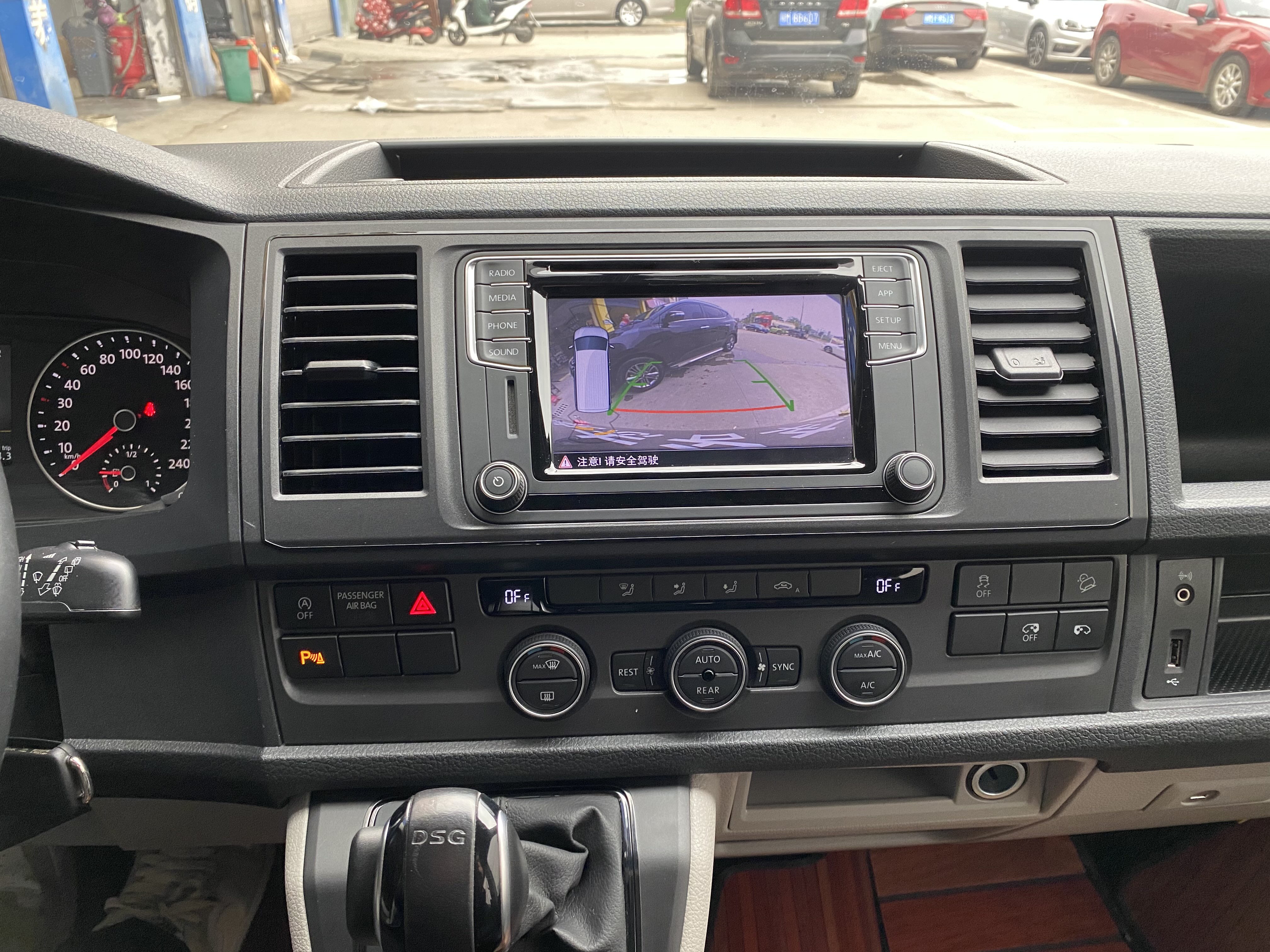 Volkswagen Caravelle 2020 car image #18