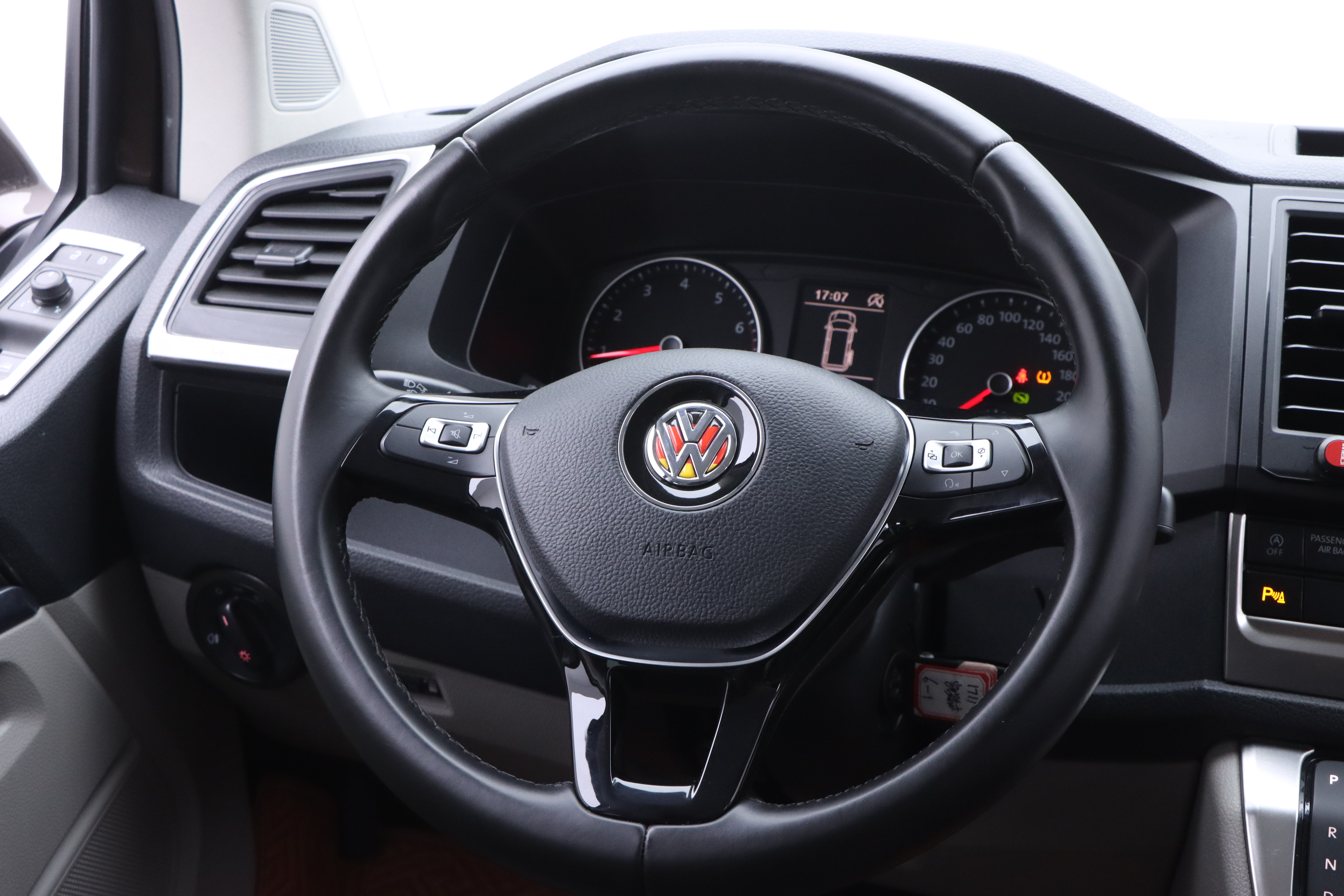 Volkswagen Caravelle 2018 immagine di auto #18