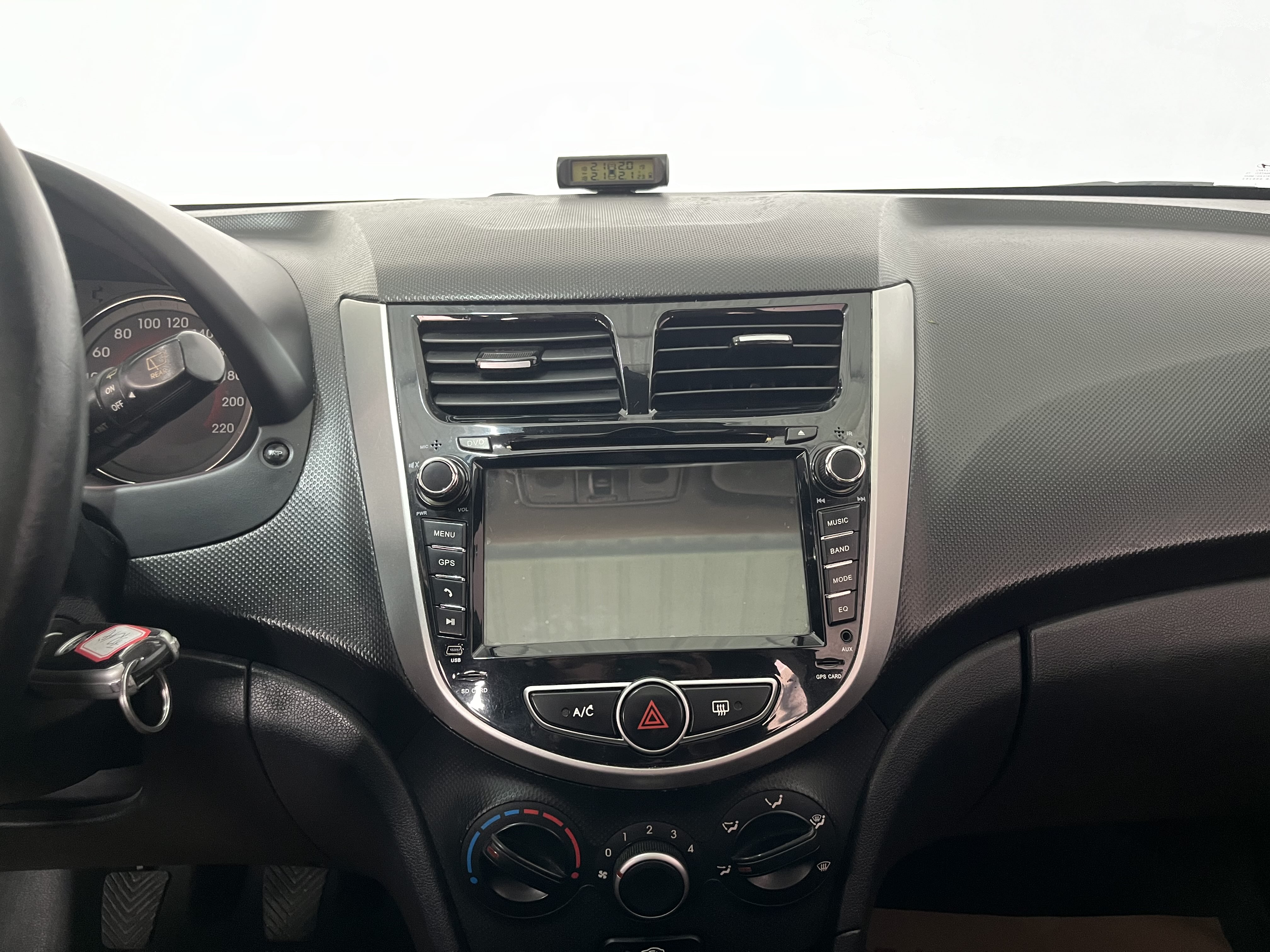 Hyundai Reina Hatchback 2014 car image #18